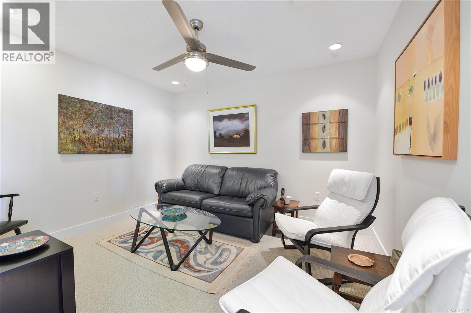 502 748 Sayward Hill Terr, Saanich
