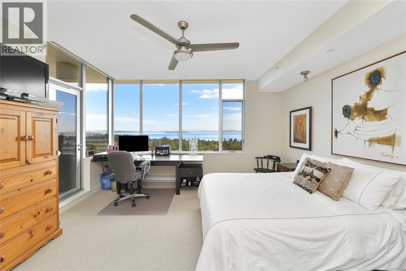 502 748 Sayward Hill Terr, Saanich