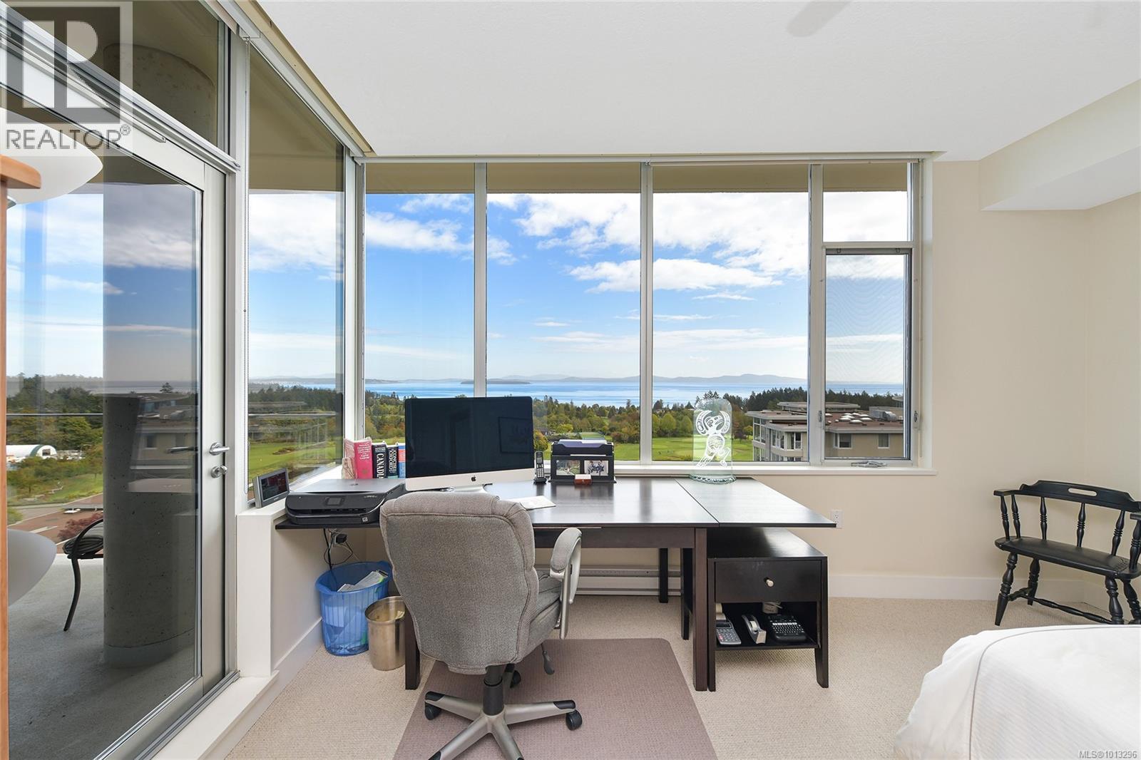 502 748 Sayward Hill Terr, Saanich