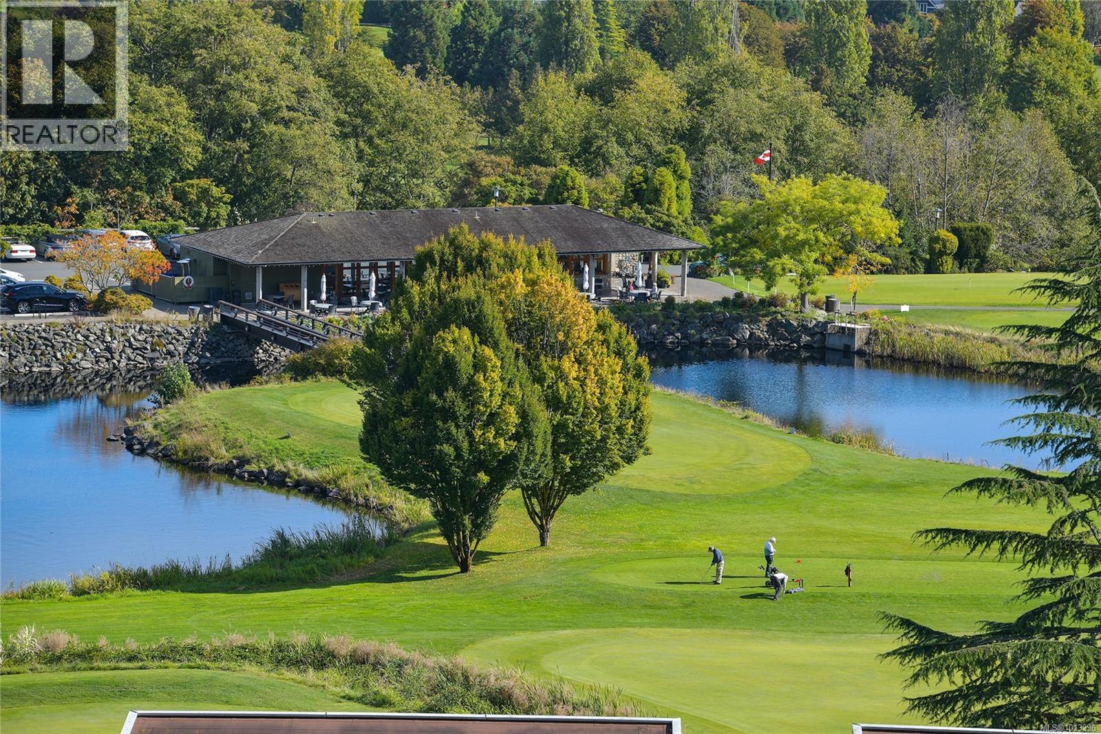 502 748 Sayward Hill Terr, Saanich