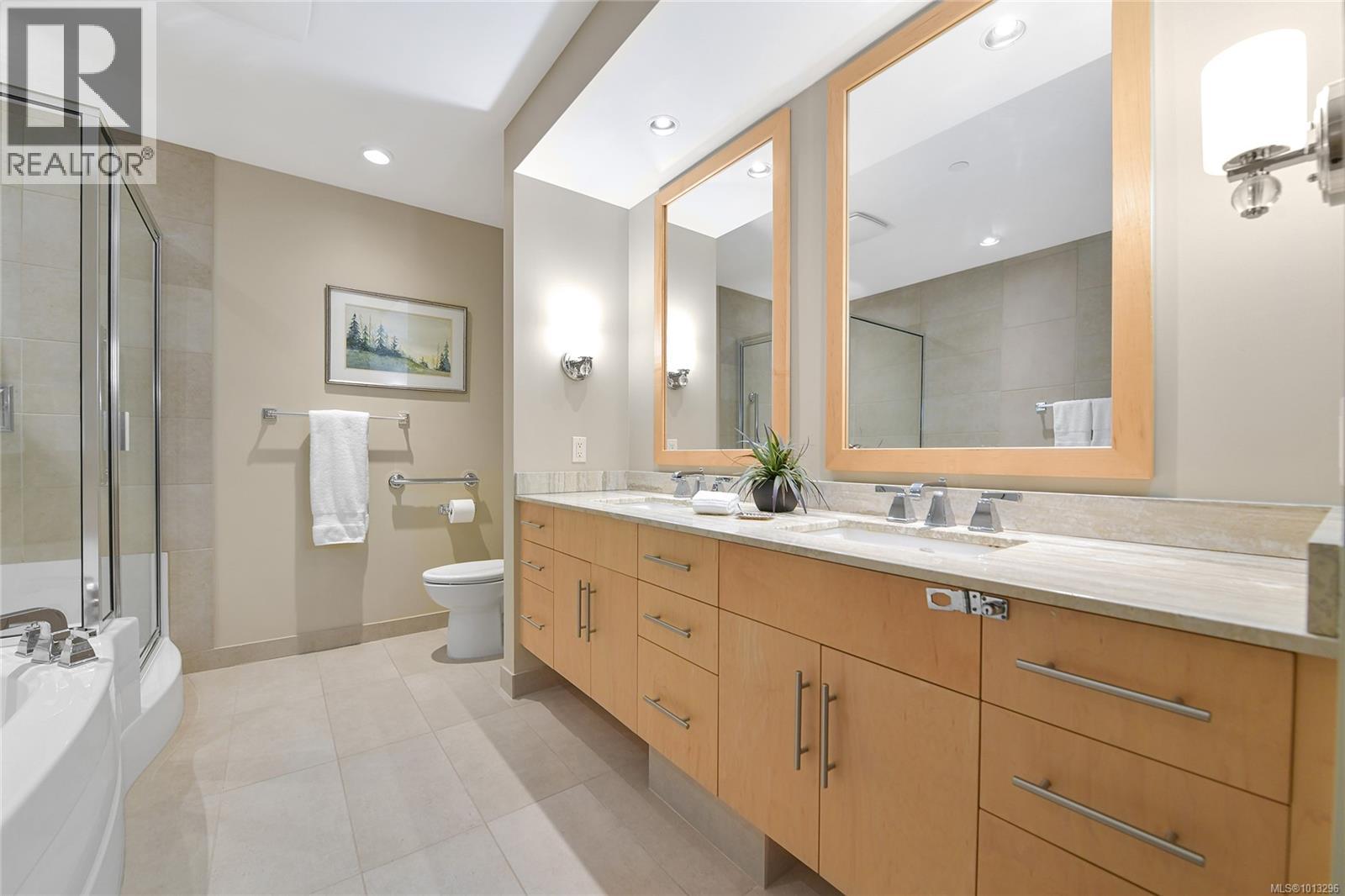 502 748 Sayward Hill Terr, Saanich