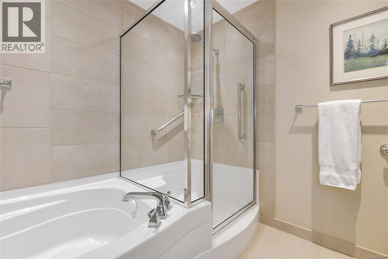 502 748 Sayward Hill Terr, Saanich
