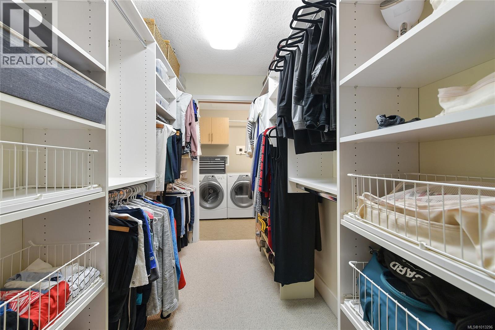 502 748 Sayward Hill Terr, Saanich