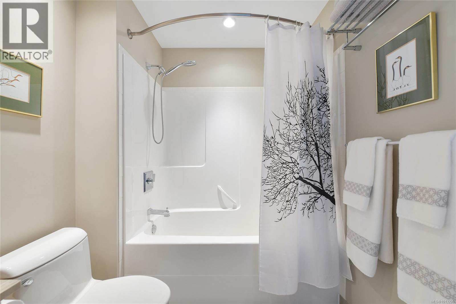 502 748 Sayward Hill Terr, Saanich