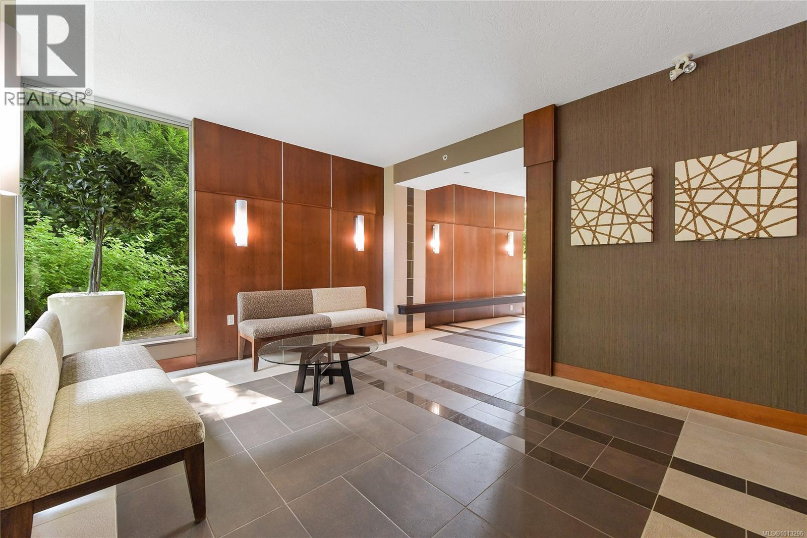 502 748 Sayward Hill Terr, Saanich