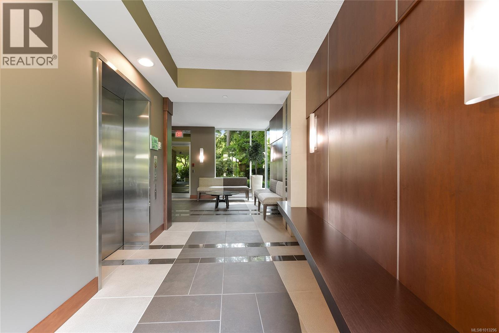 502 748 Sayward Hill Terr, Saanich
