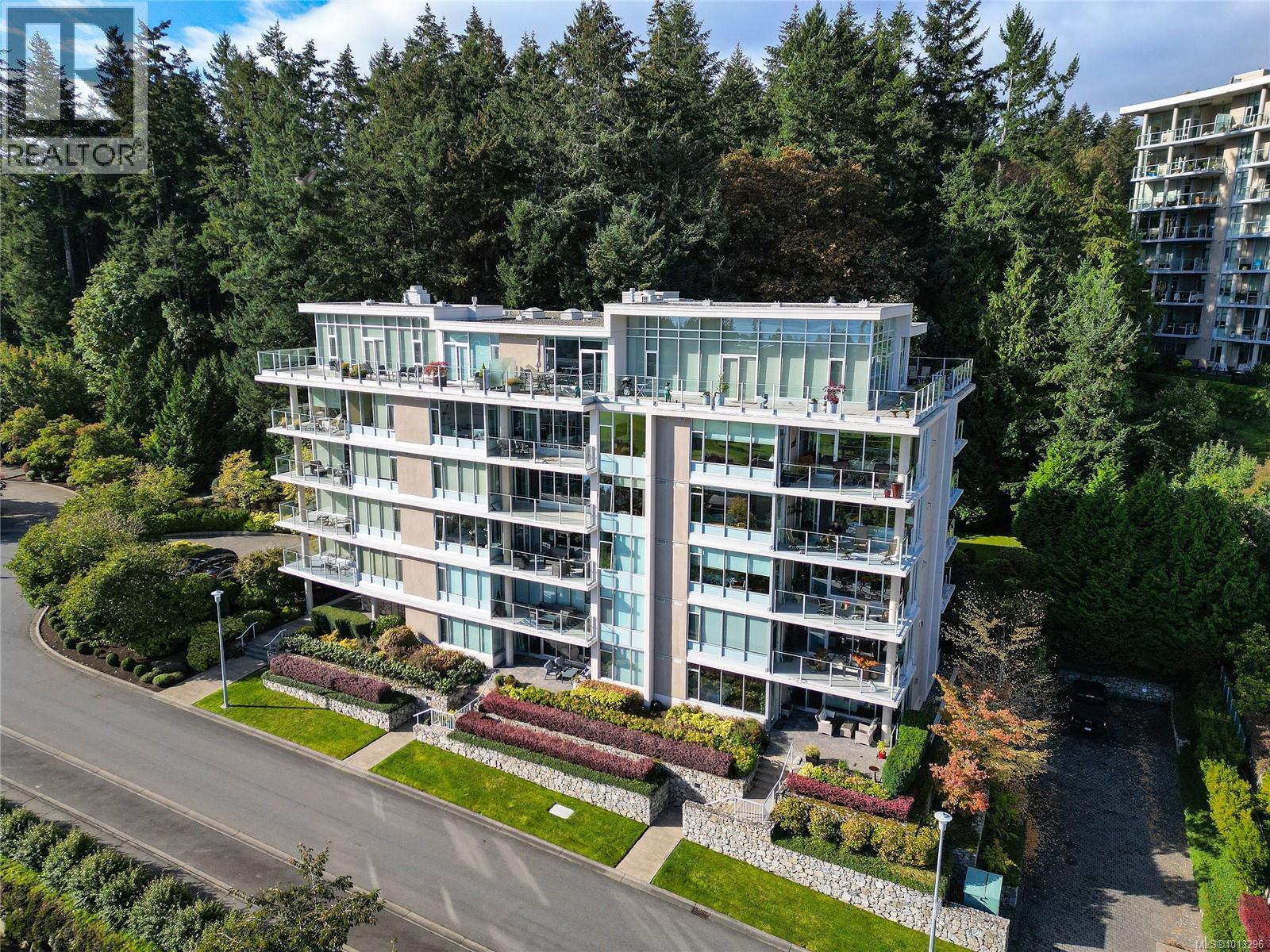 502 748 Sayward Hill Terr, Saanich