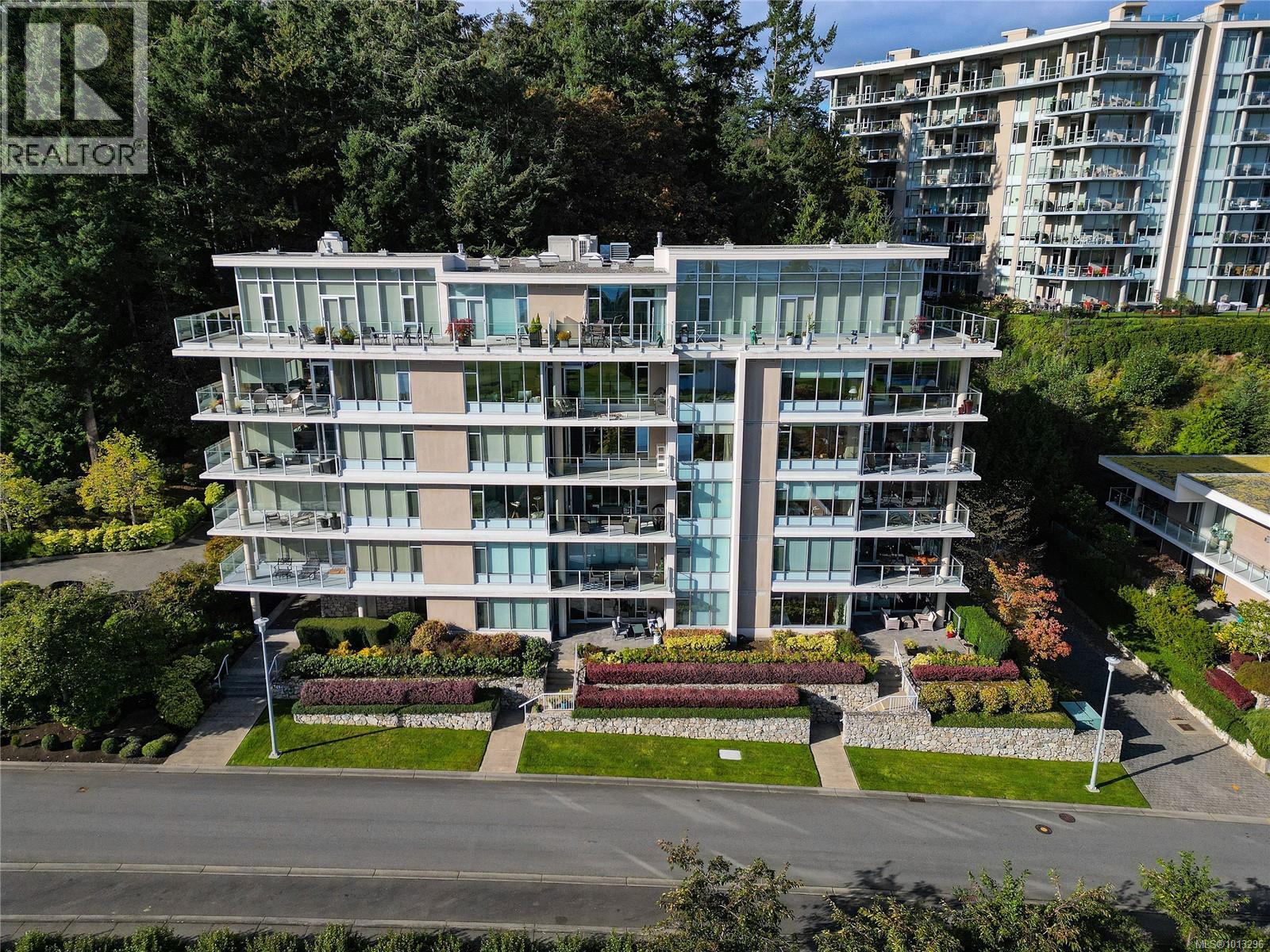 502 748 Sayward Hill Terr, Saanich