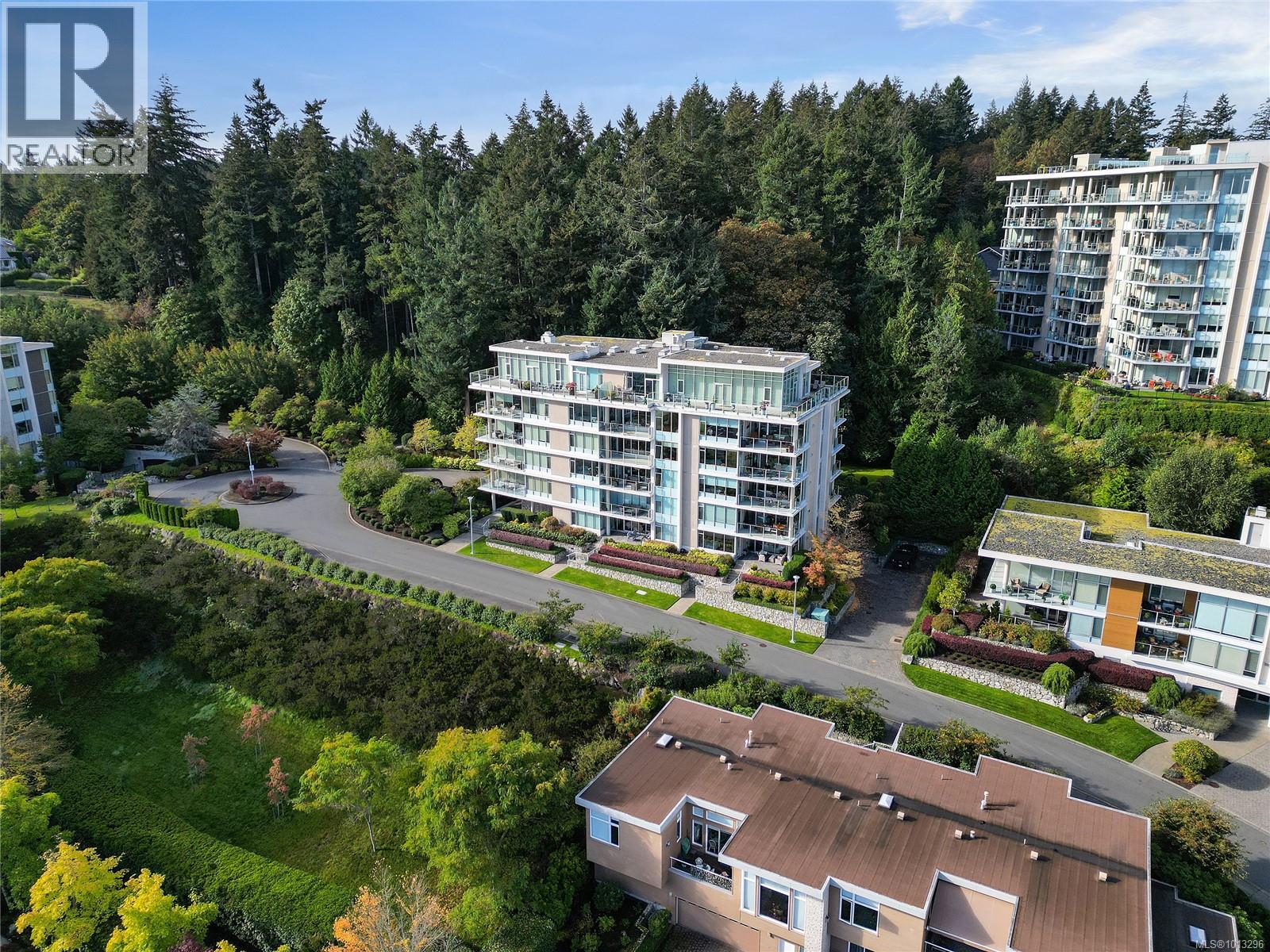 502 748 Sayward Hill Terr, Saanich