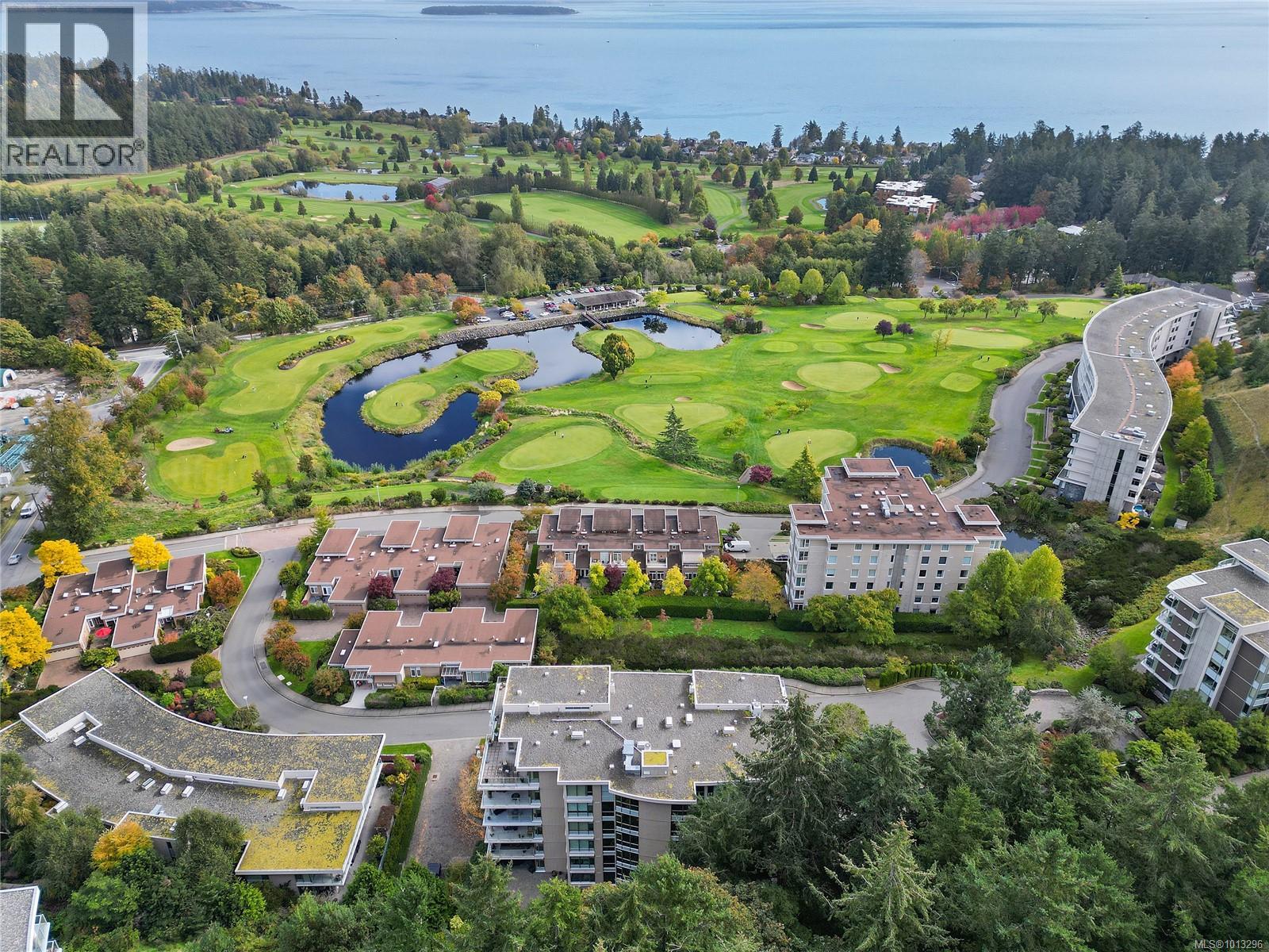502 748 Sayward Hill Terr, Saanich