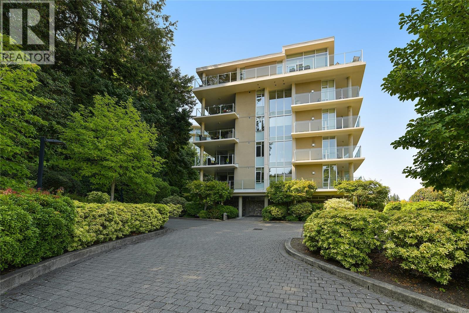 502 748 Sayward Hill Terr, Saanich