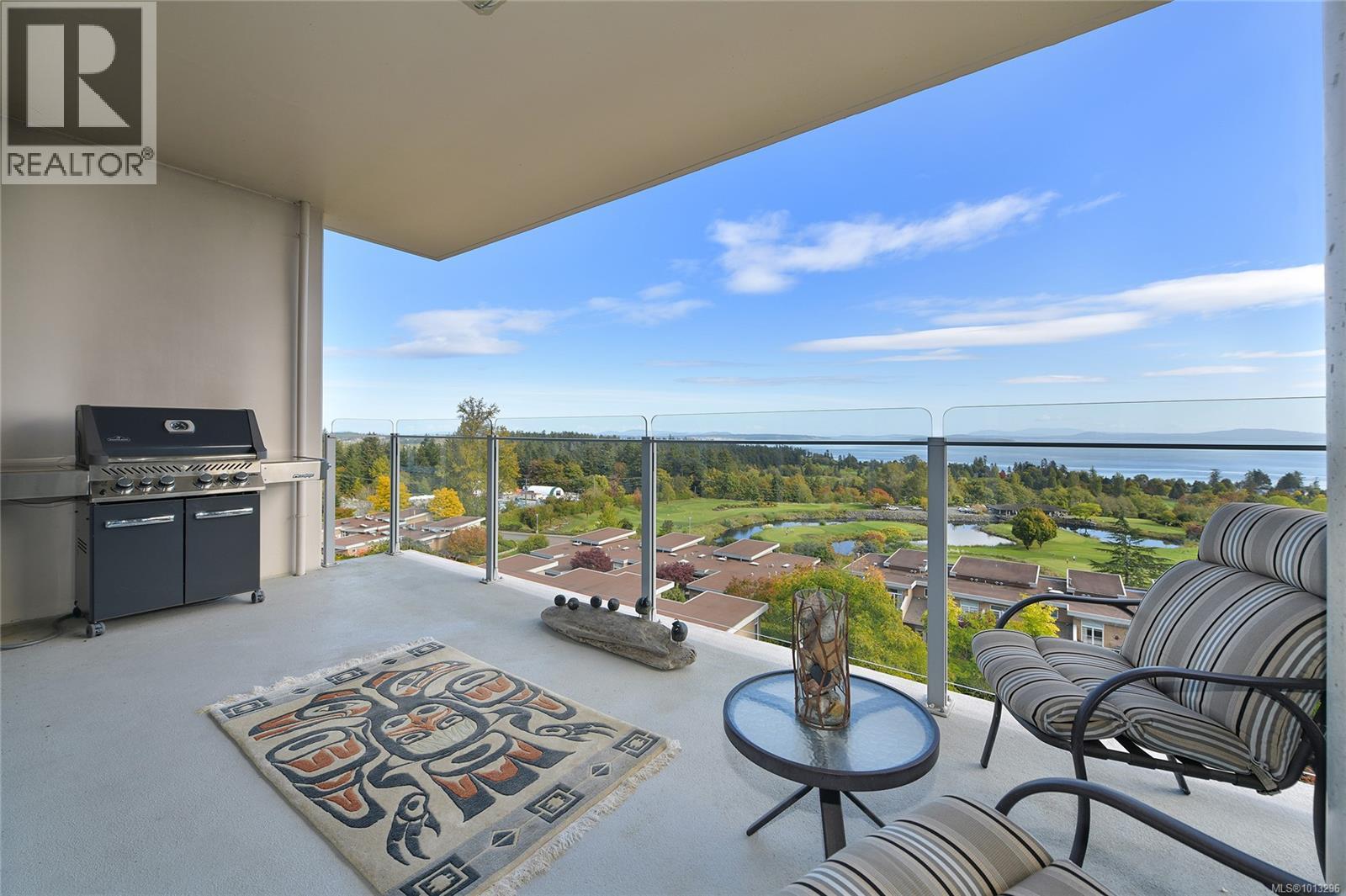 502 748 Sayward Hill Terr, Saanich