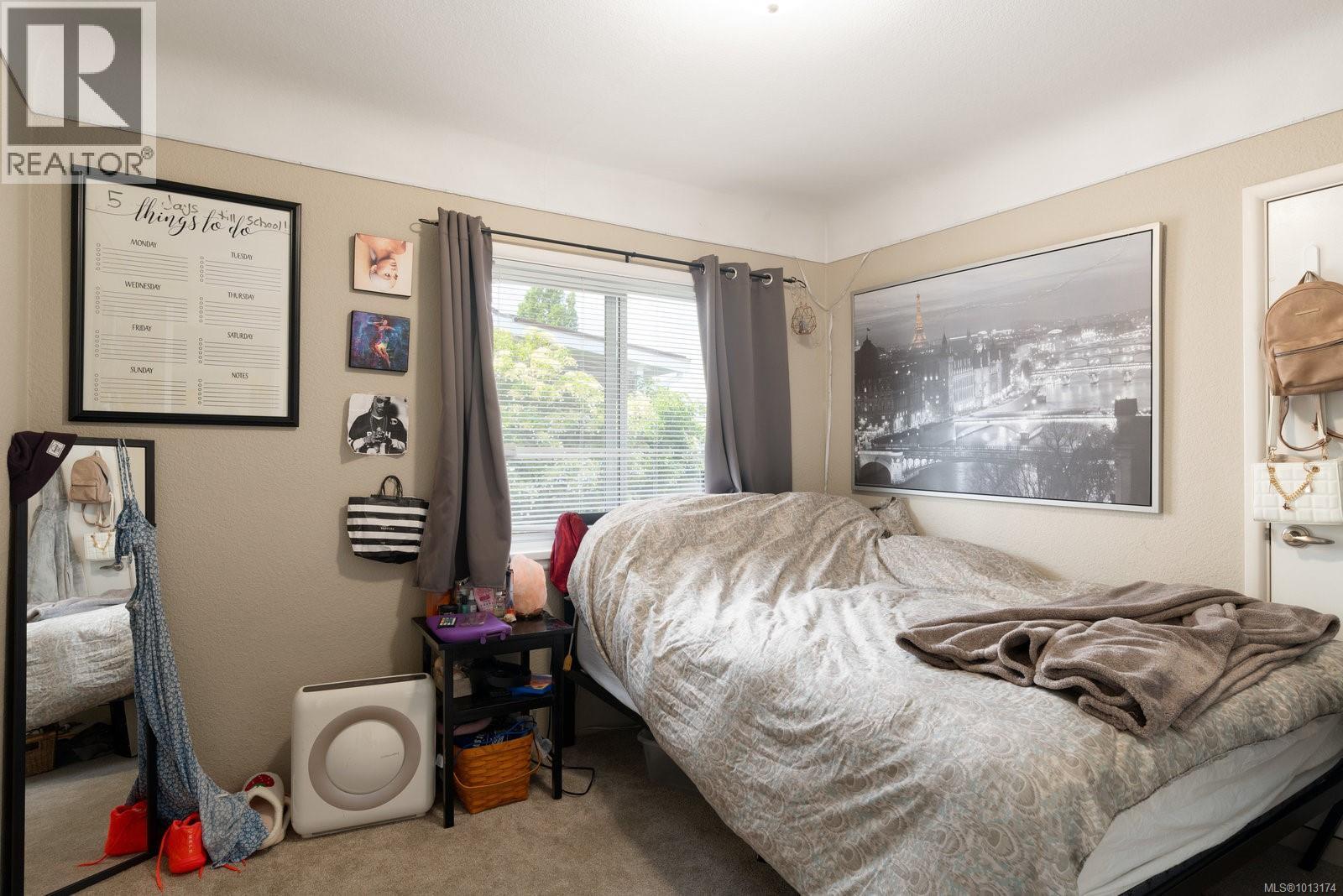  582 Baxter Avenue, Saanich