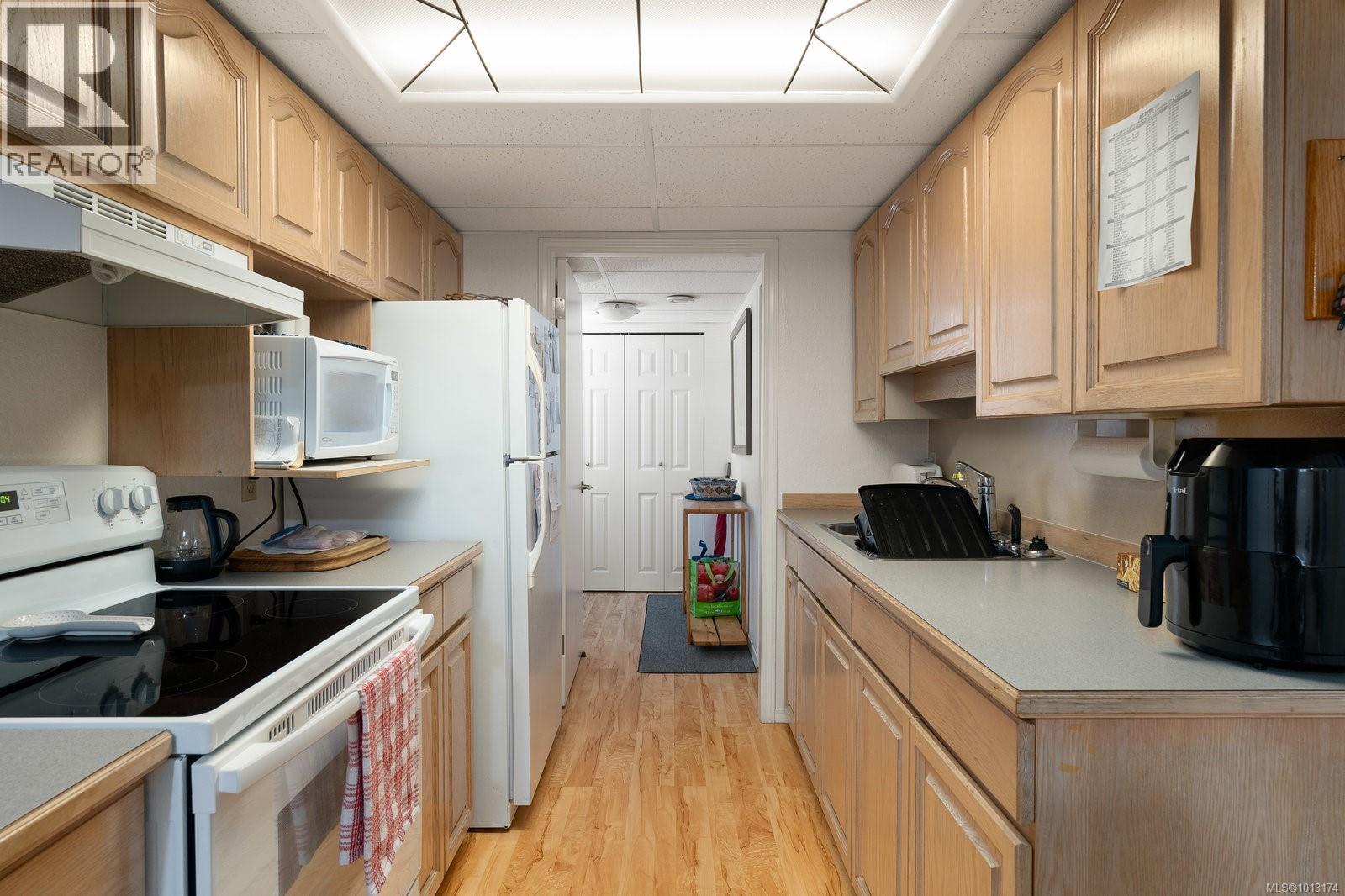  582 Baxter Avenue, Saanich