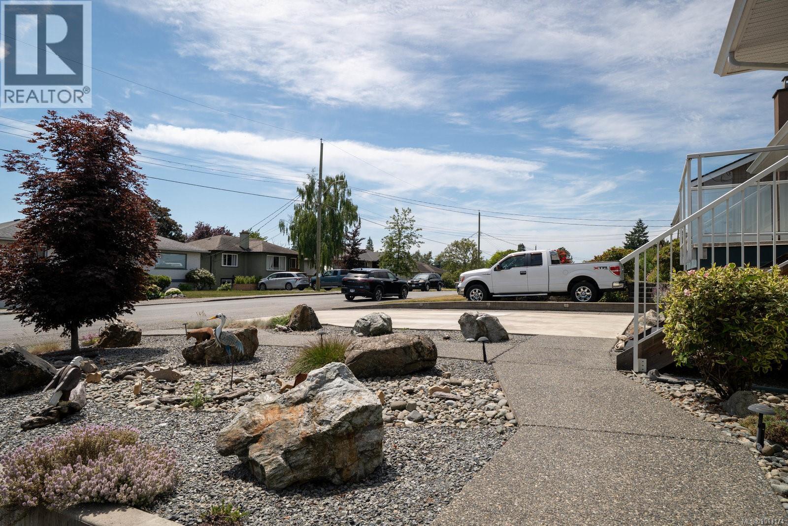  582 Baxter Avenue, Saanich