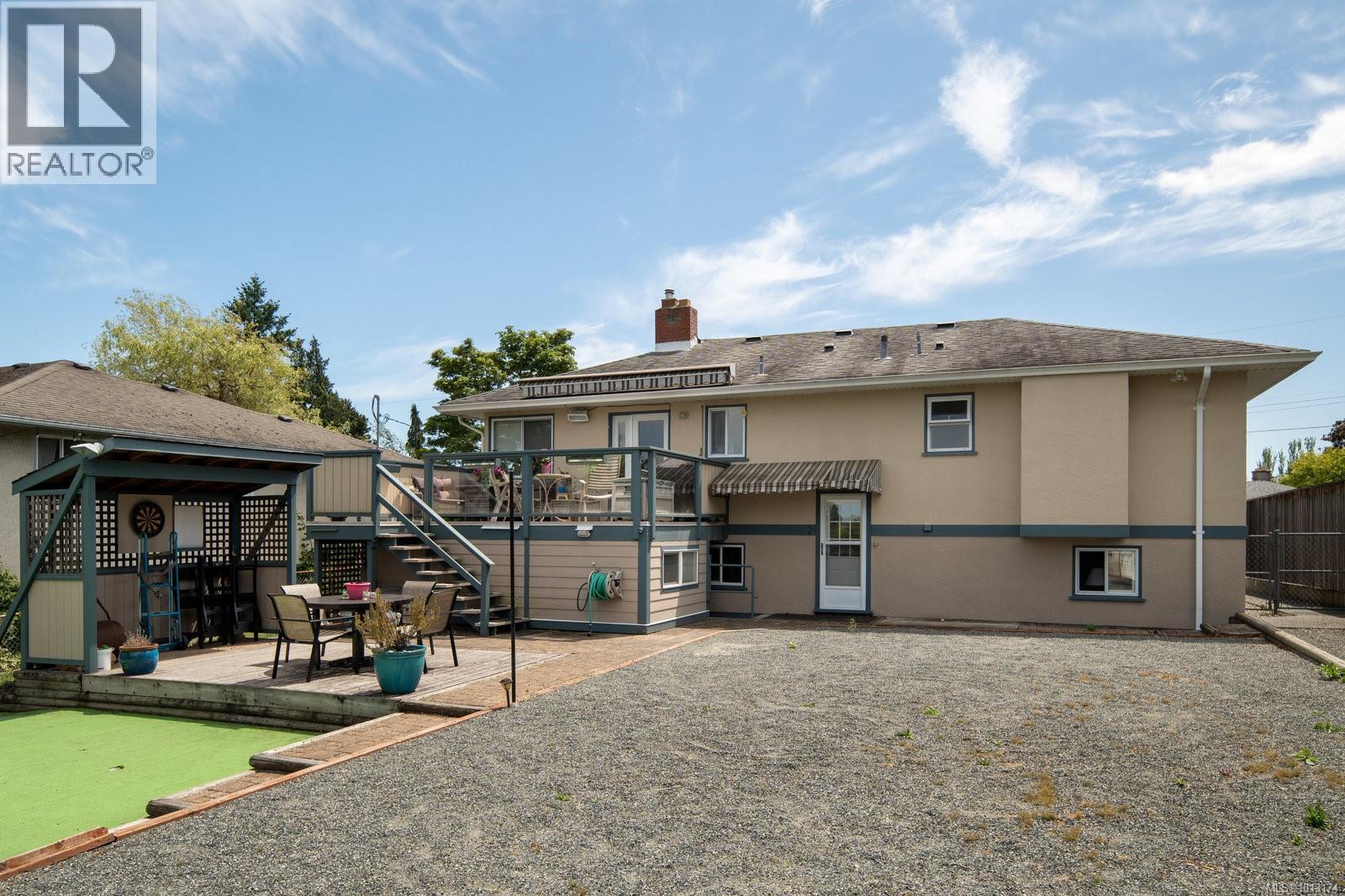  582 Baxter Avenue, Saanich