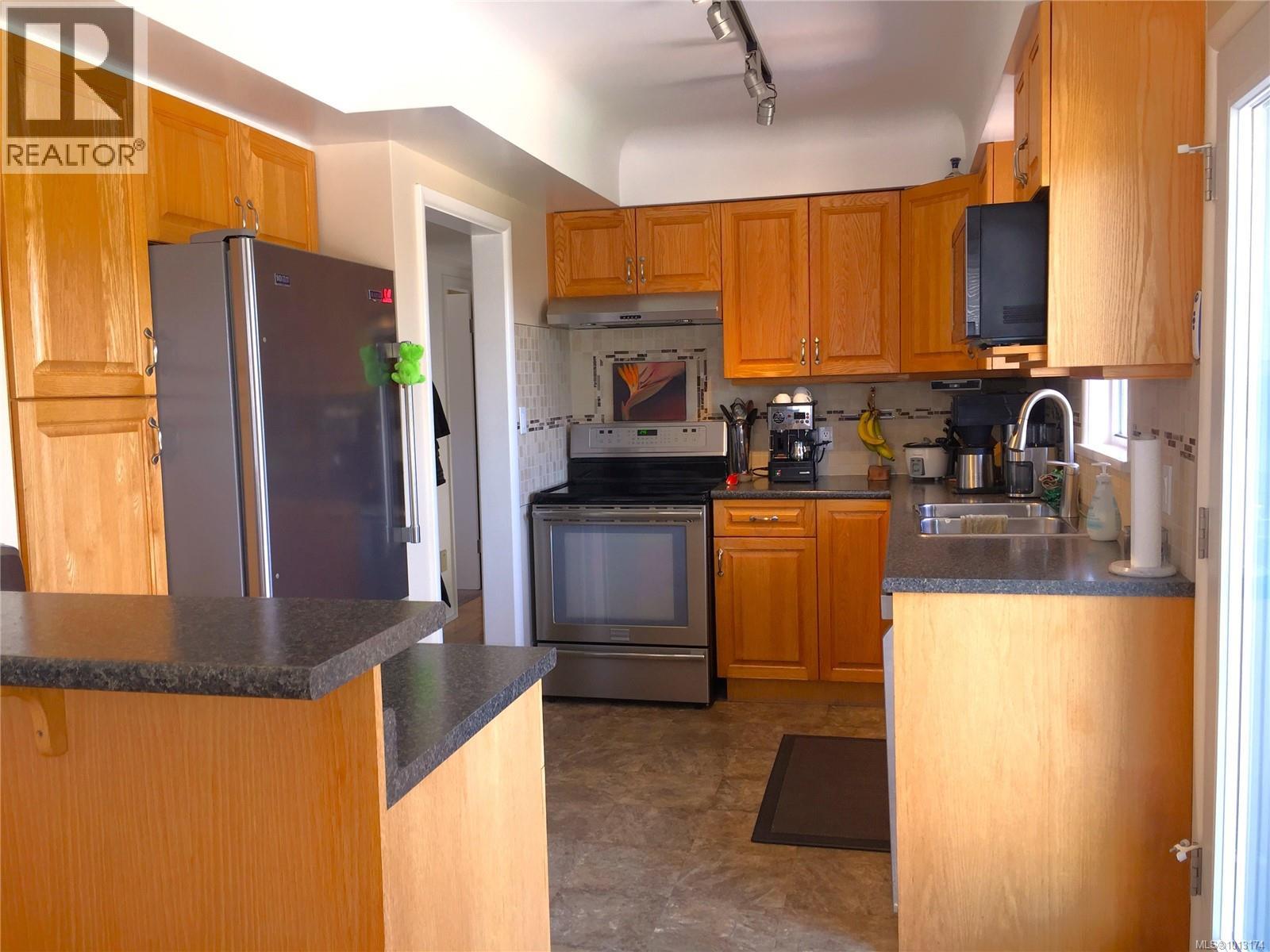  582 Baxter Avenue, Saanich