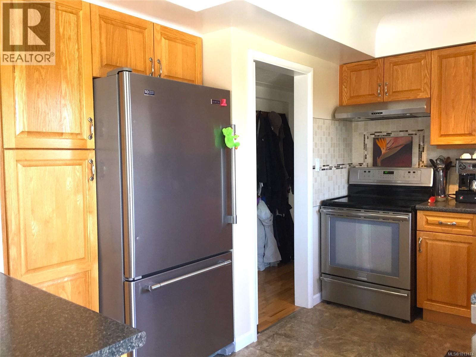  582 Baxter Avenue, Saanich