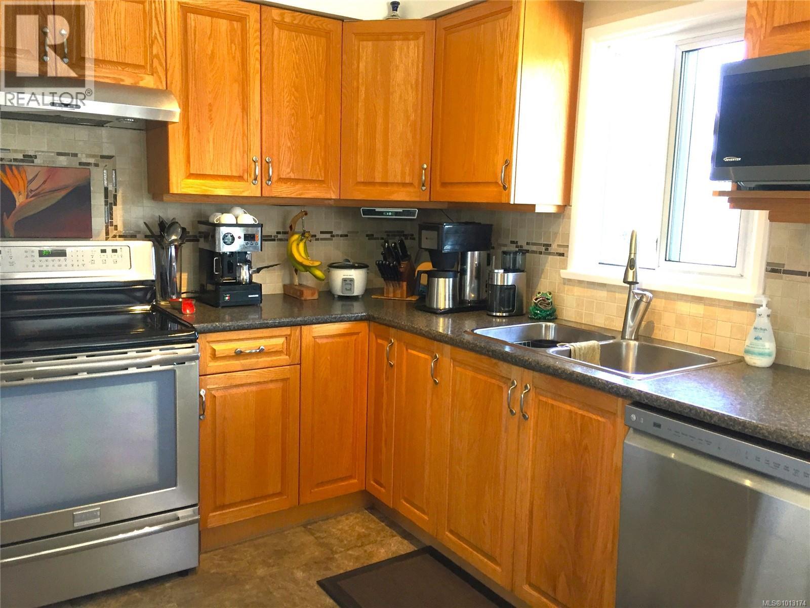  582 Baxter Avenue, Saanich