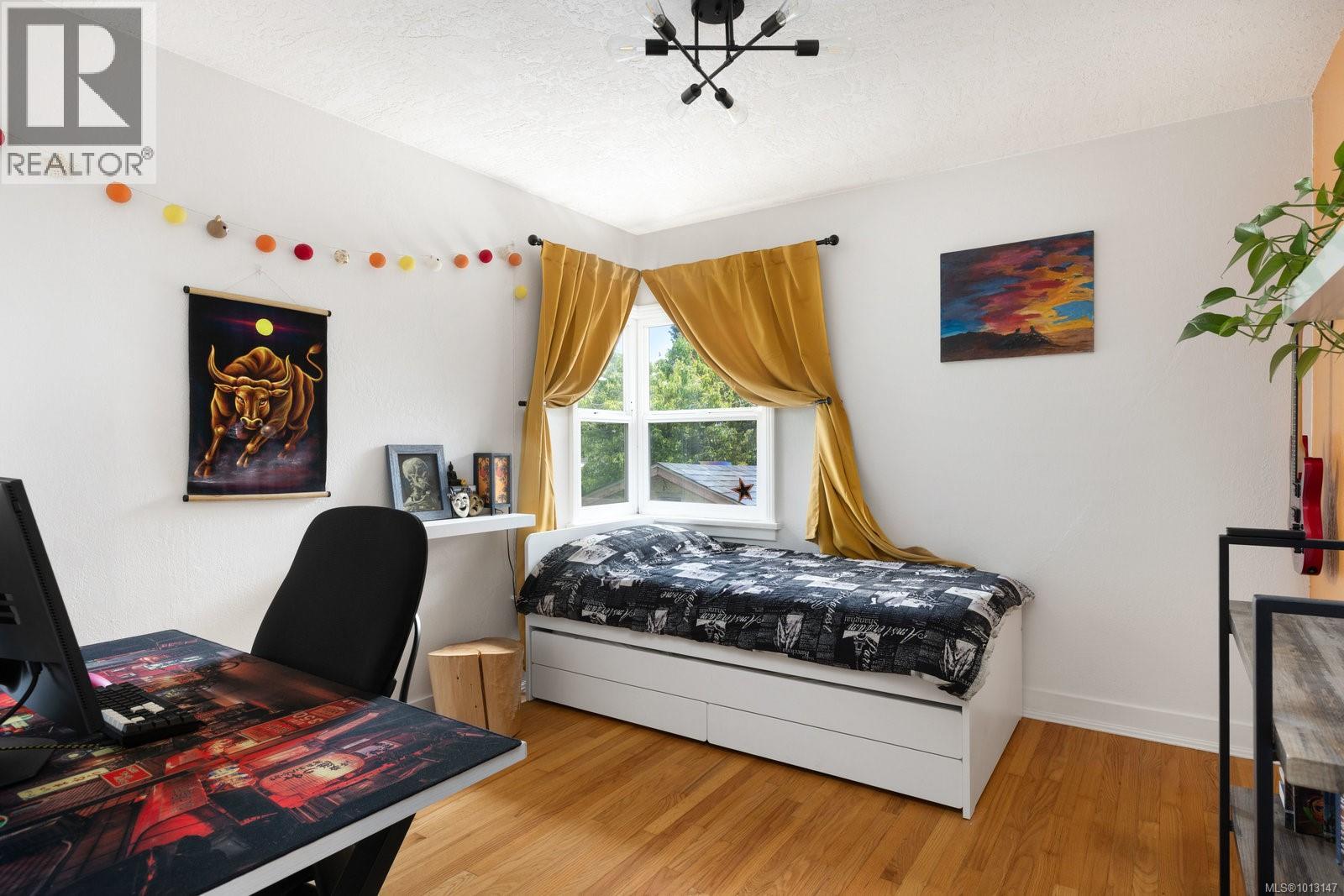  2571 Heron Street, Oak Bay