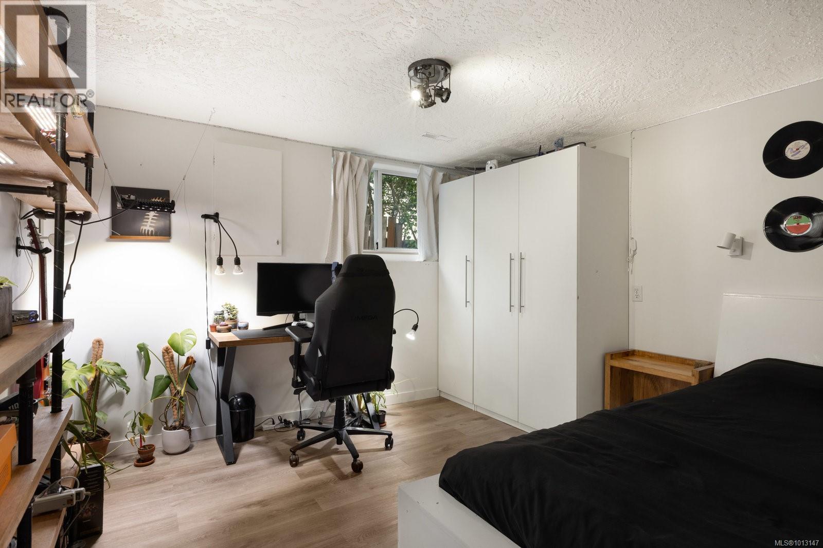  2571 Heron Street, Oak Bay