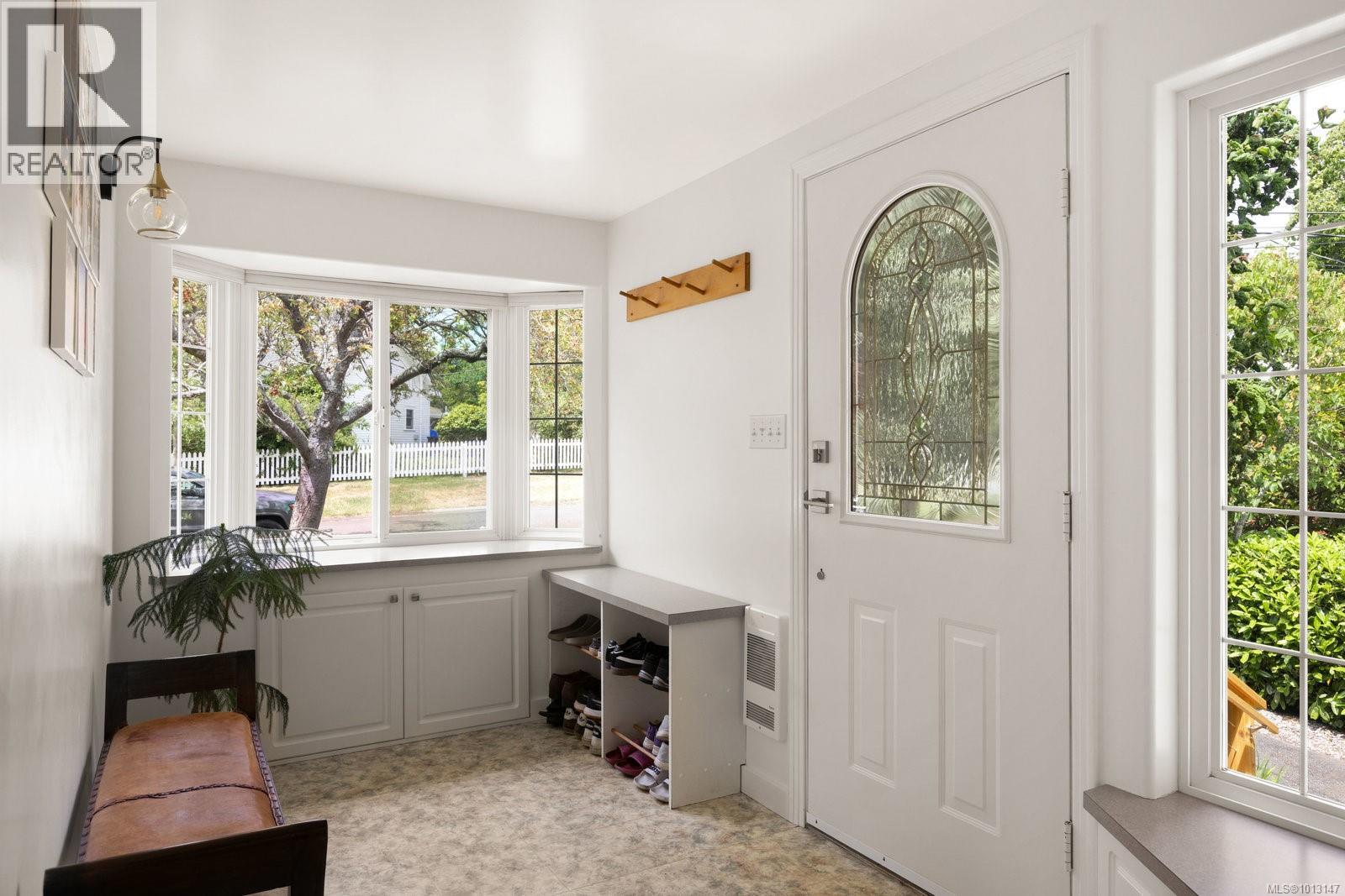  2571 Heron Street, Oak Bay