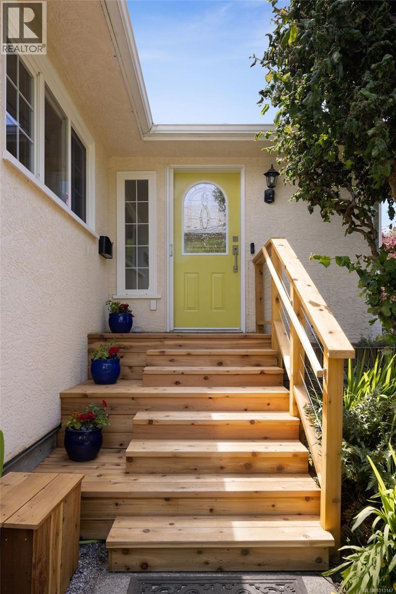  2571 Heron Street, Oak Bay