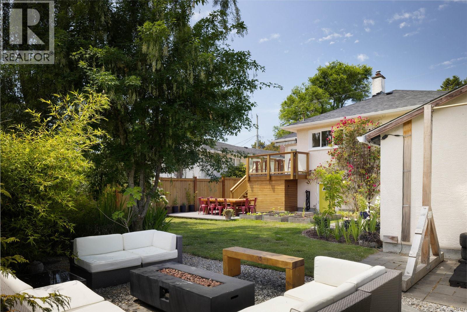  2571 Heron Street, Oak Bay