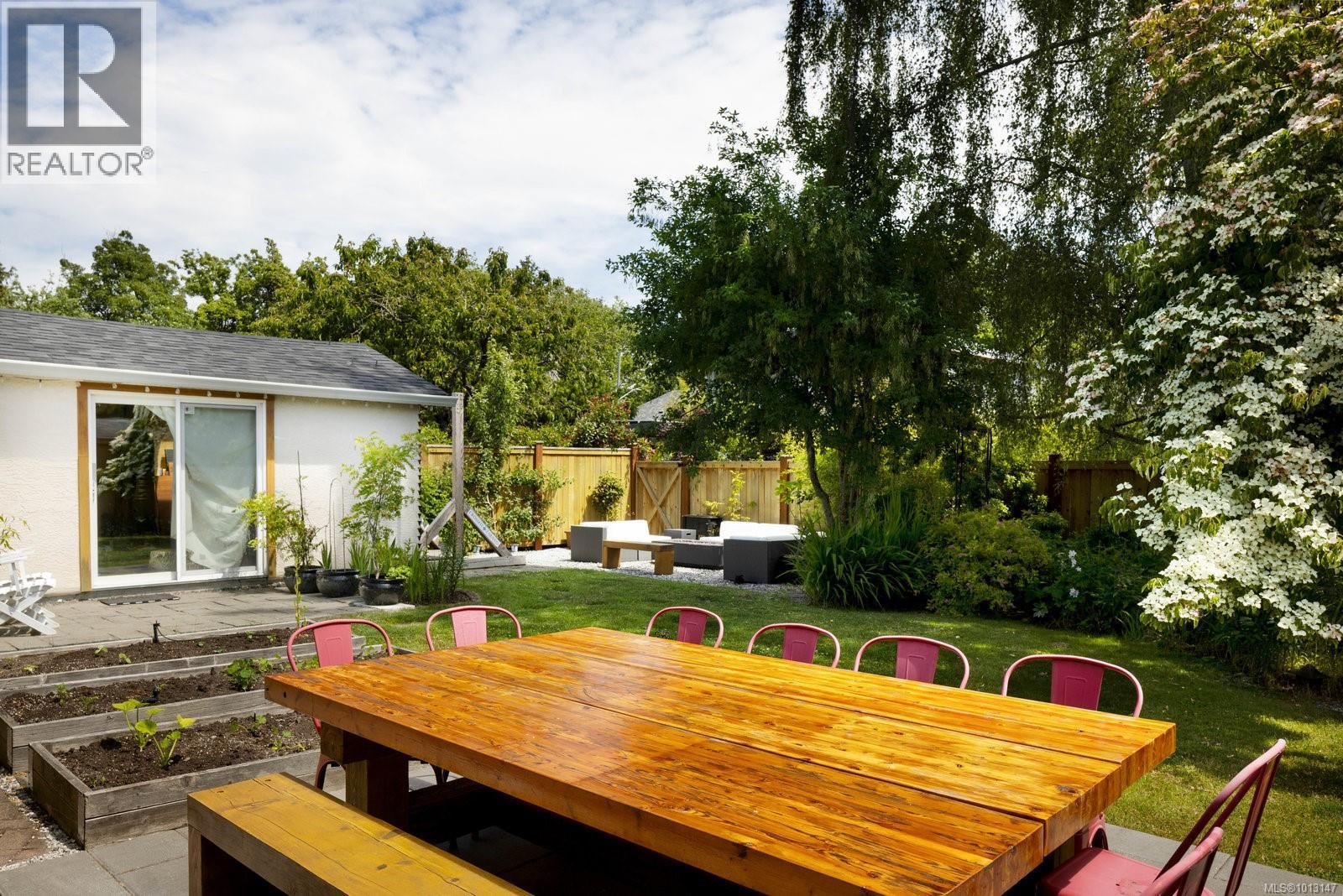  2571 Heron Street, Oak Bay