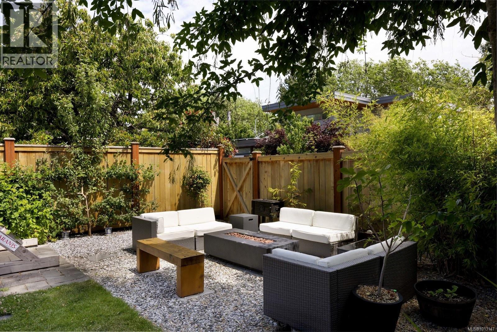  2571 Heron Street, Oak Bay