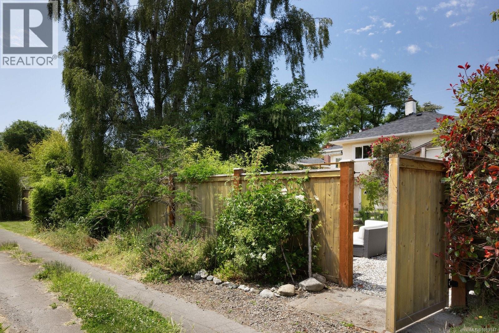  2571 Heron Street, Oak Bay