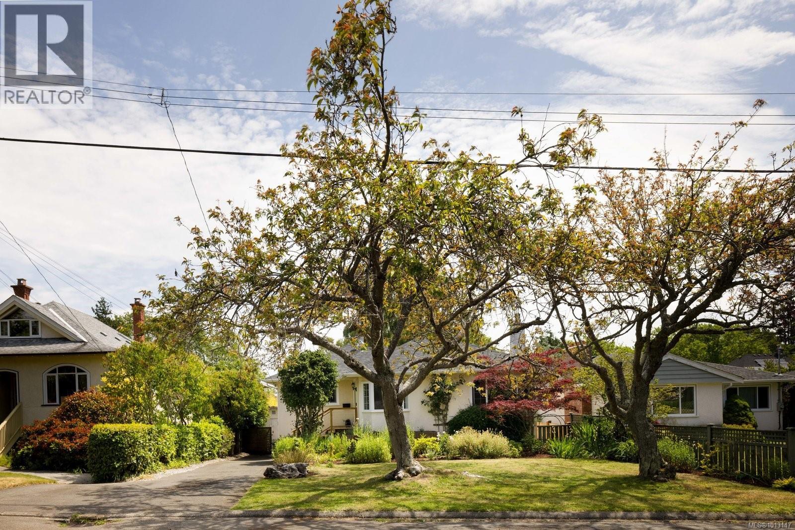  2571 Heron Street, Oak Bay