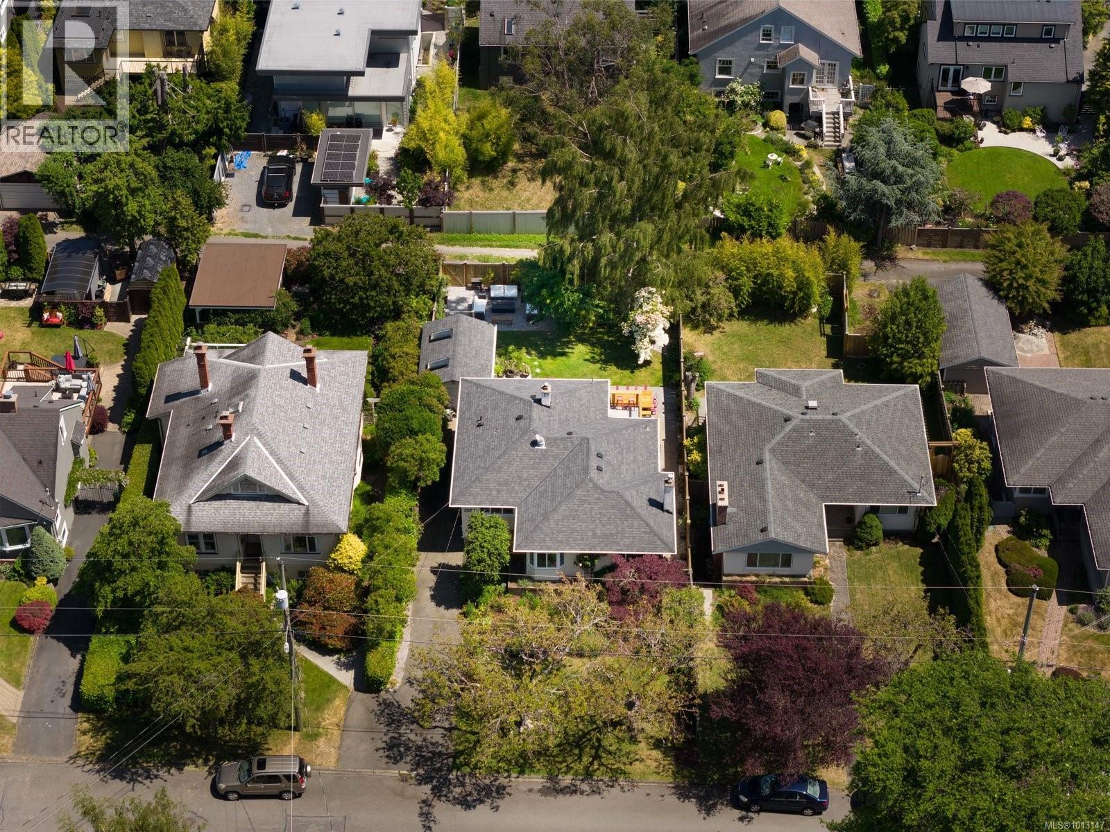  2571 Heron Street, Oak Bay