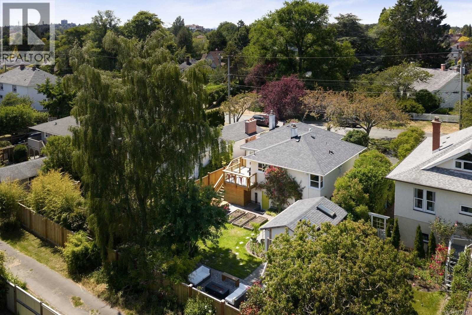  2571 Heron Street, Oak Bay