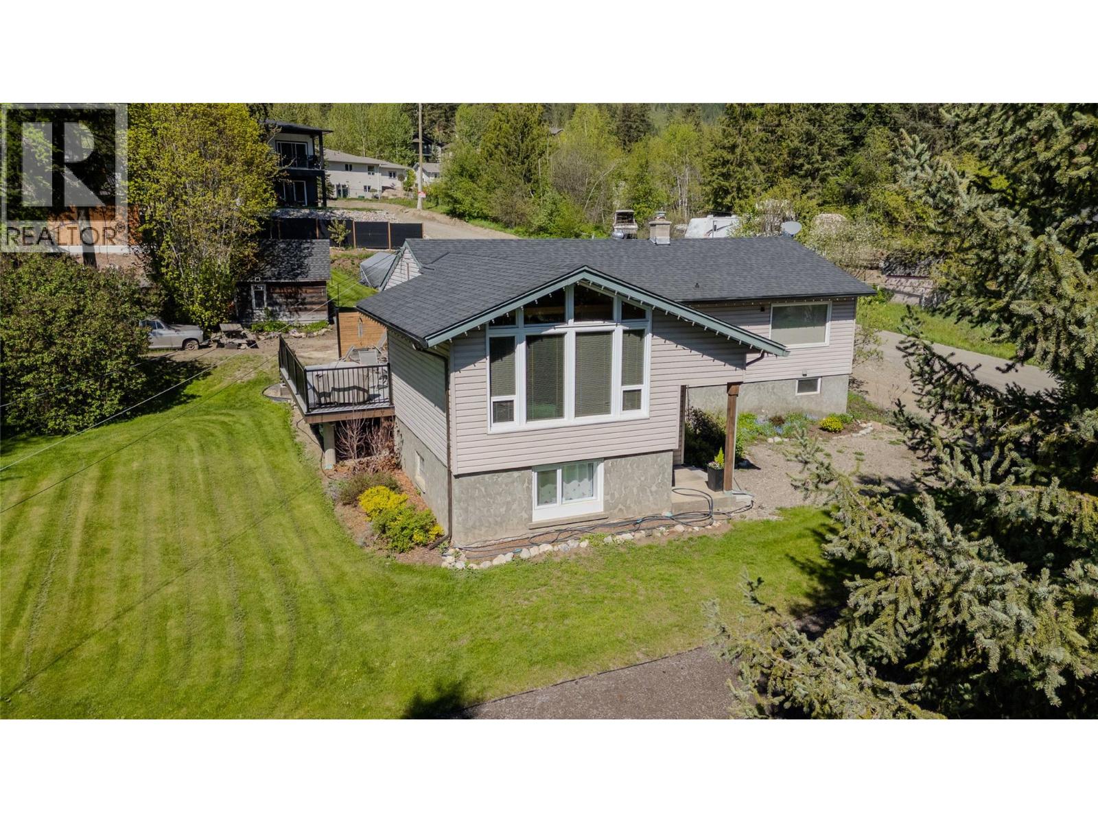 2506 Shuswap Avenue, Lumby