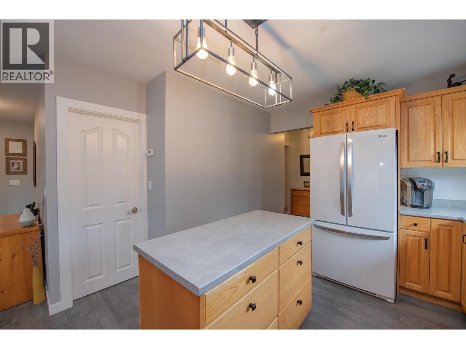 2506 Shuswap Avenue - 13