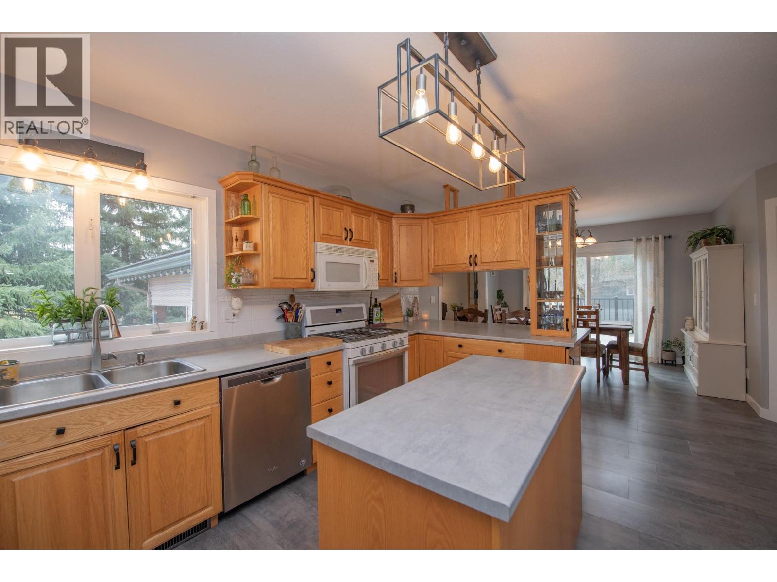 2506 Shuswap Avenue - 15