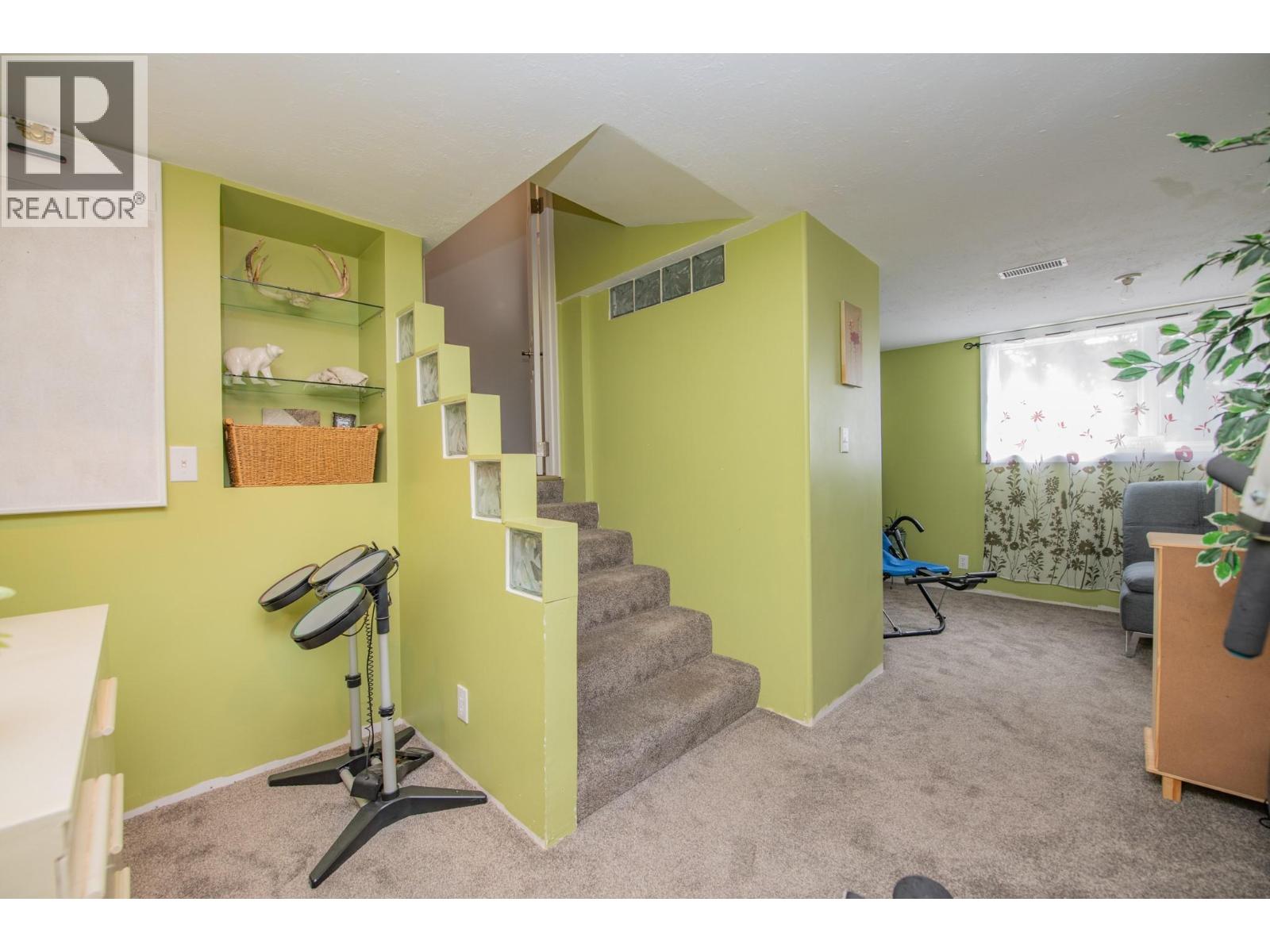 2506 Shuswap Avenue - 28