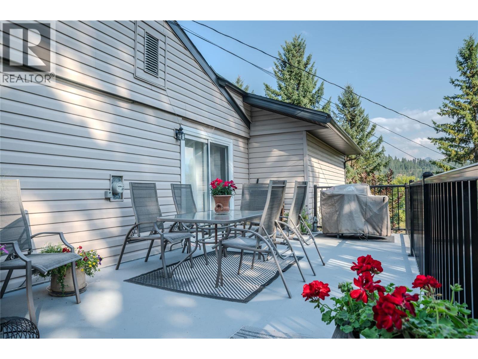 2506 Shuswap Avenue - 33
