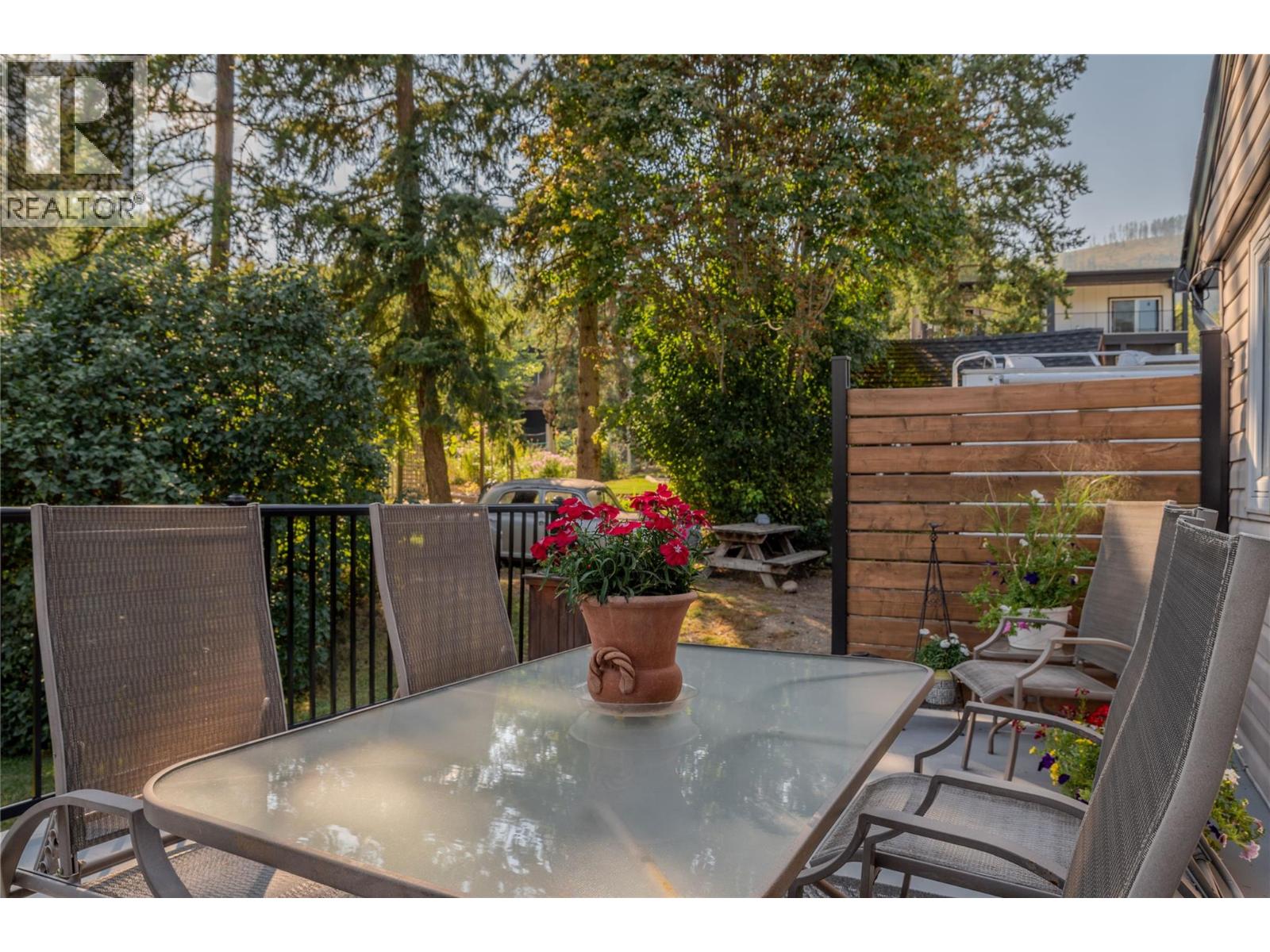 2506 Shuswap Avenue - 34