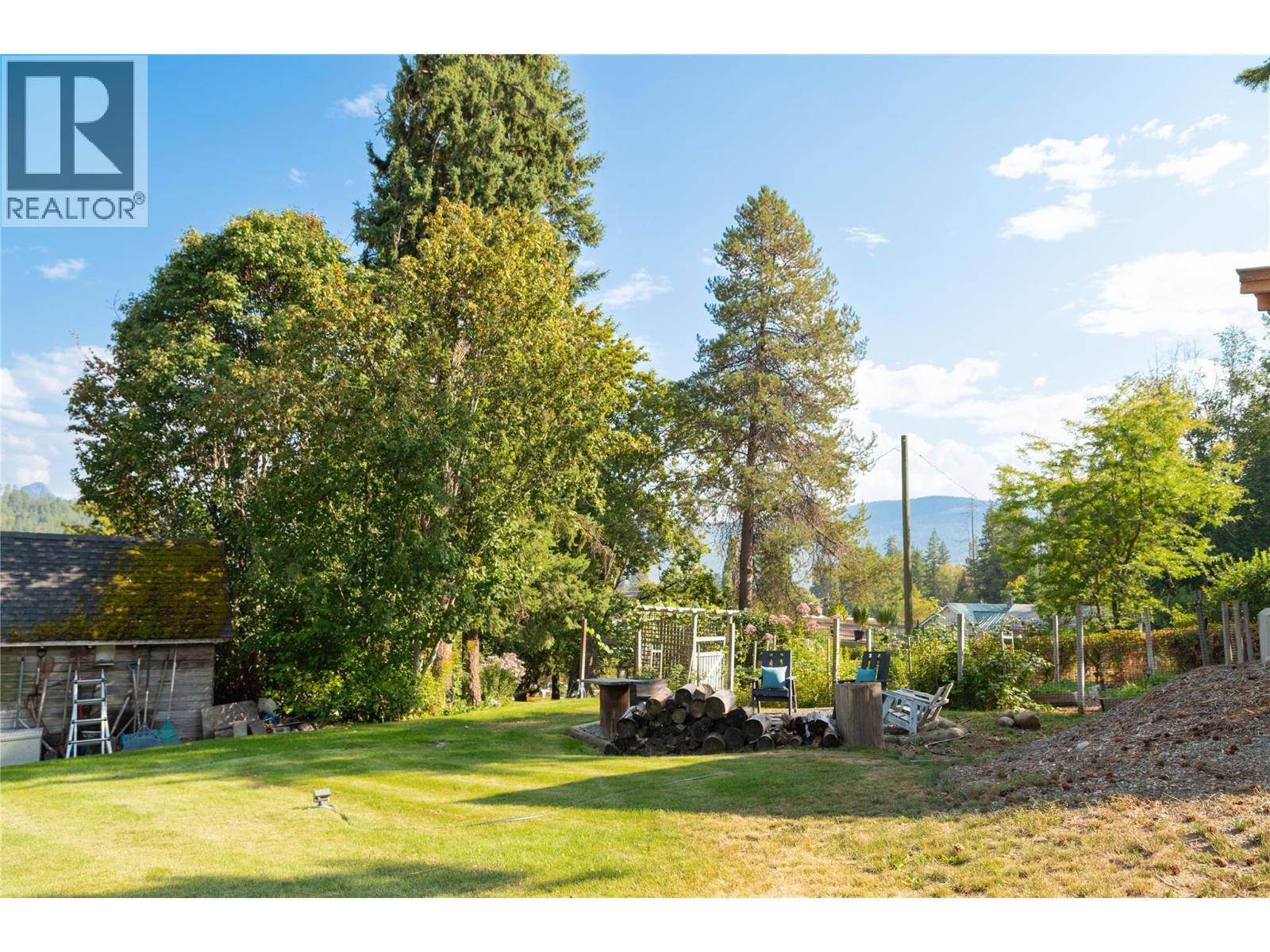 2506 Shuswap Avenue - 35