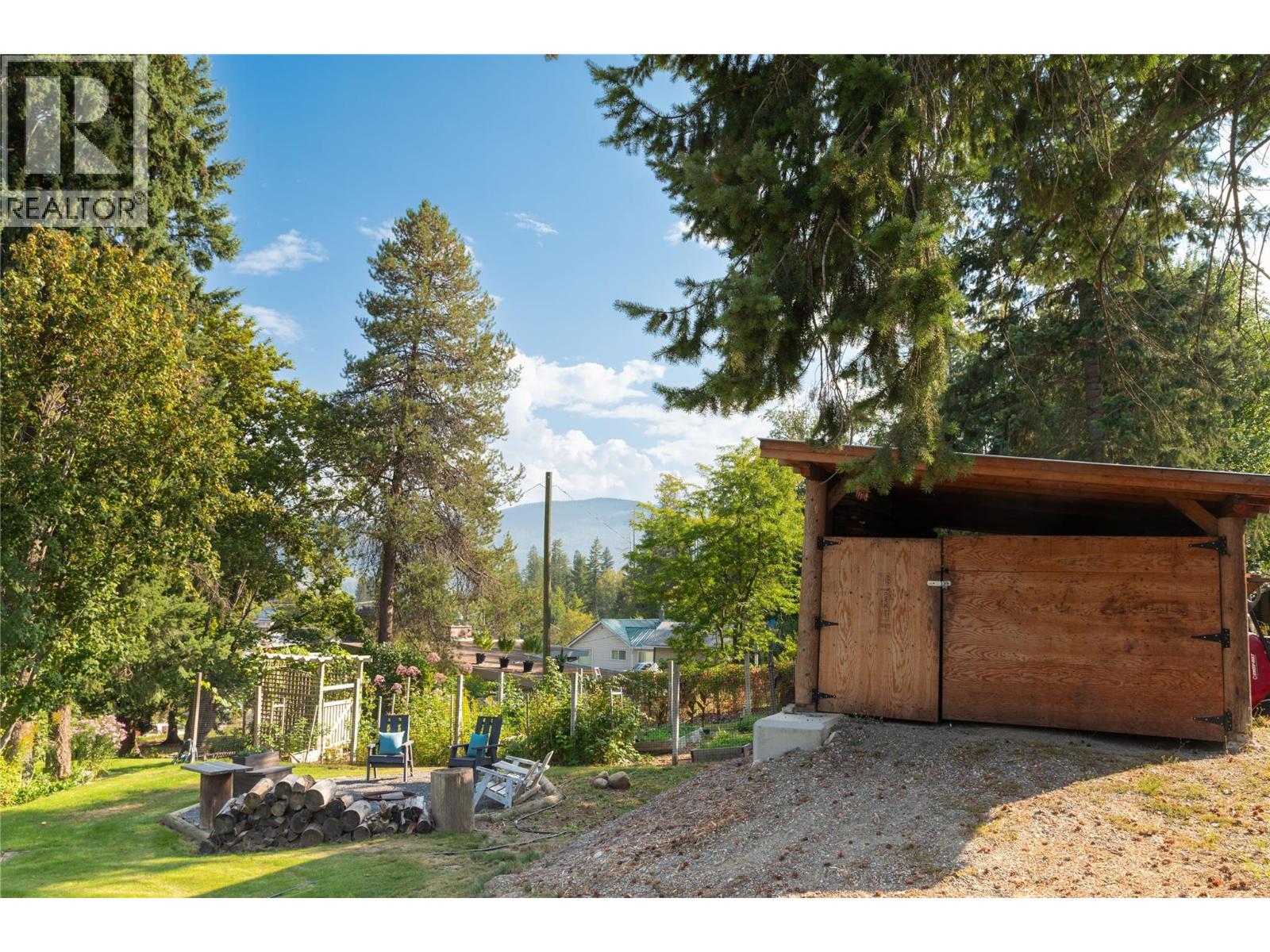 2506 Shuswap Avenue - 36