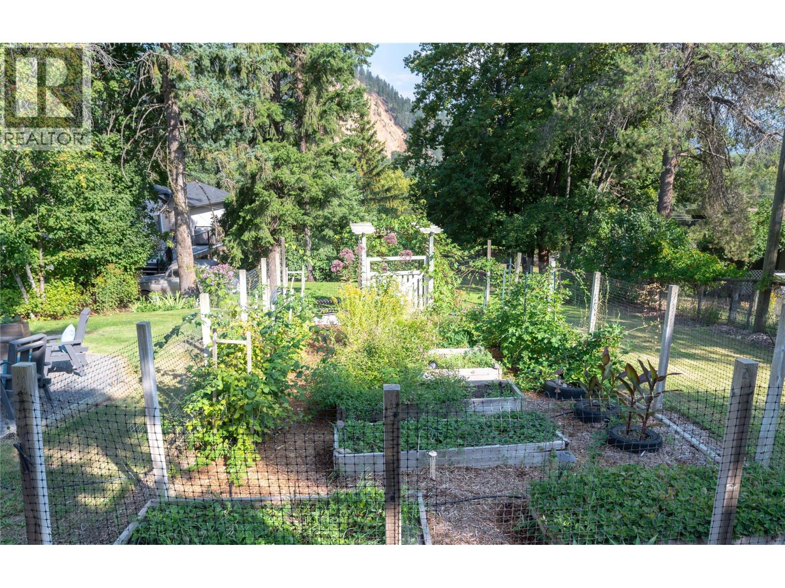 2506 Shuswap Avenue - 37
