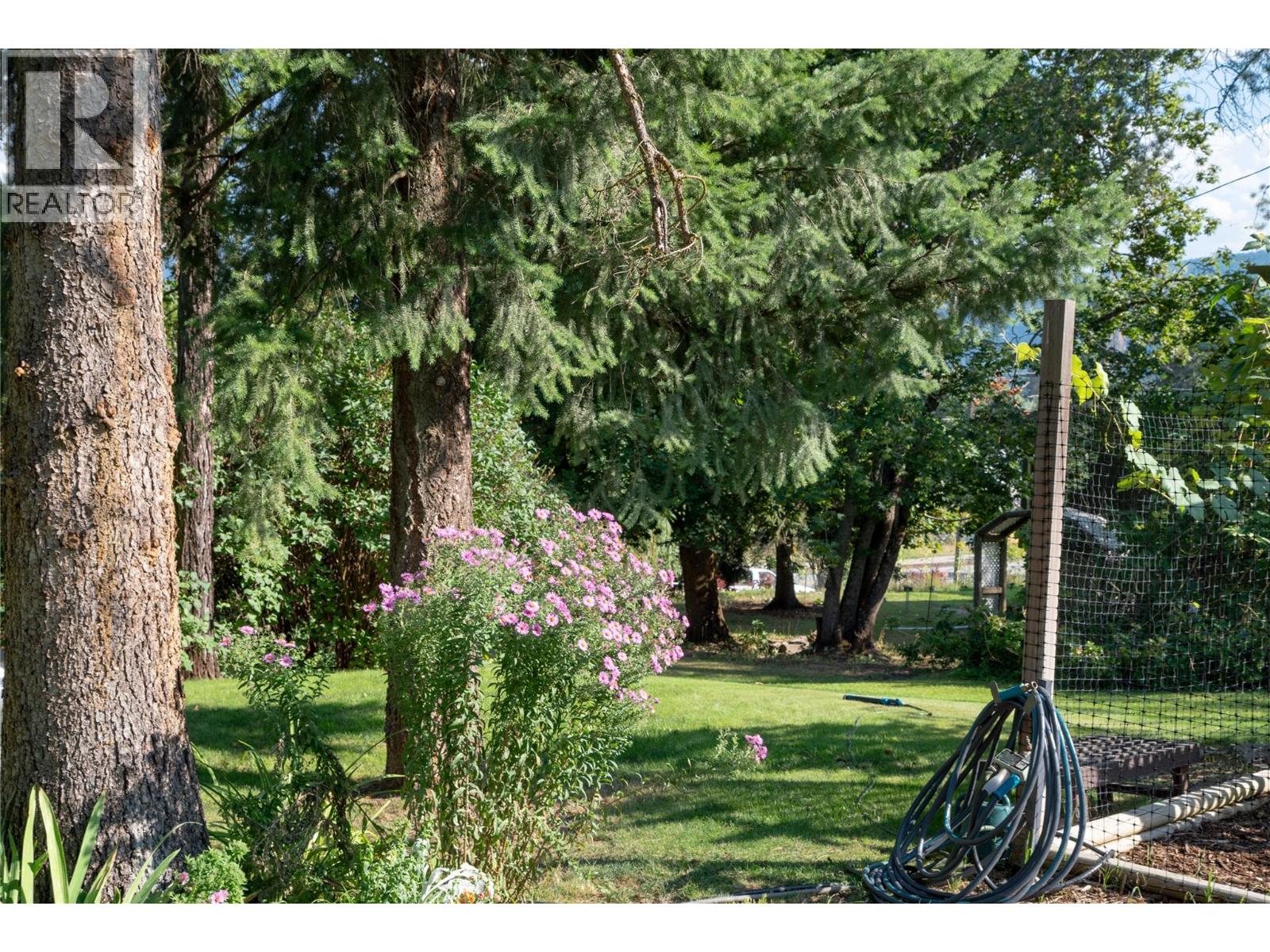 2506 Shuswap Avenue - 42