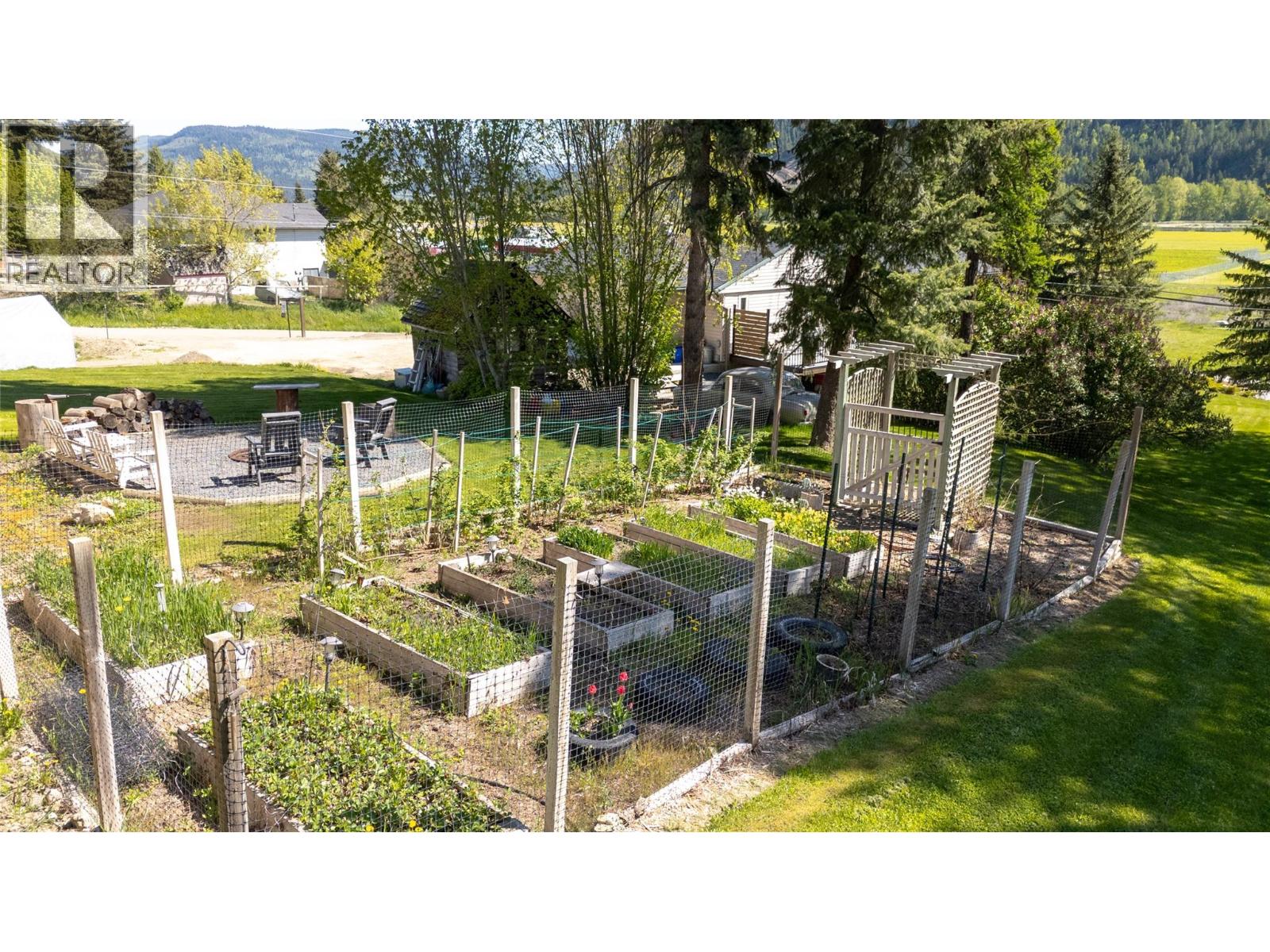 2506 Shuswap Avenue - 44