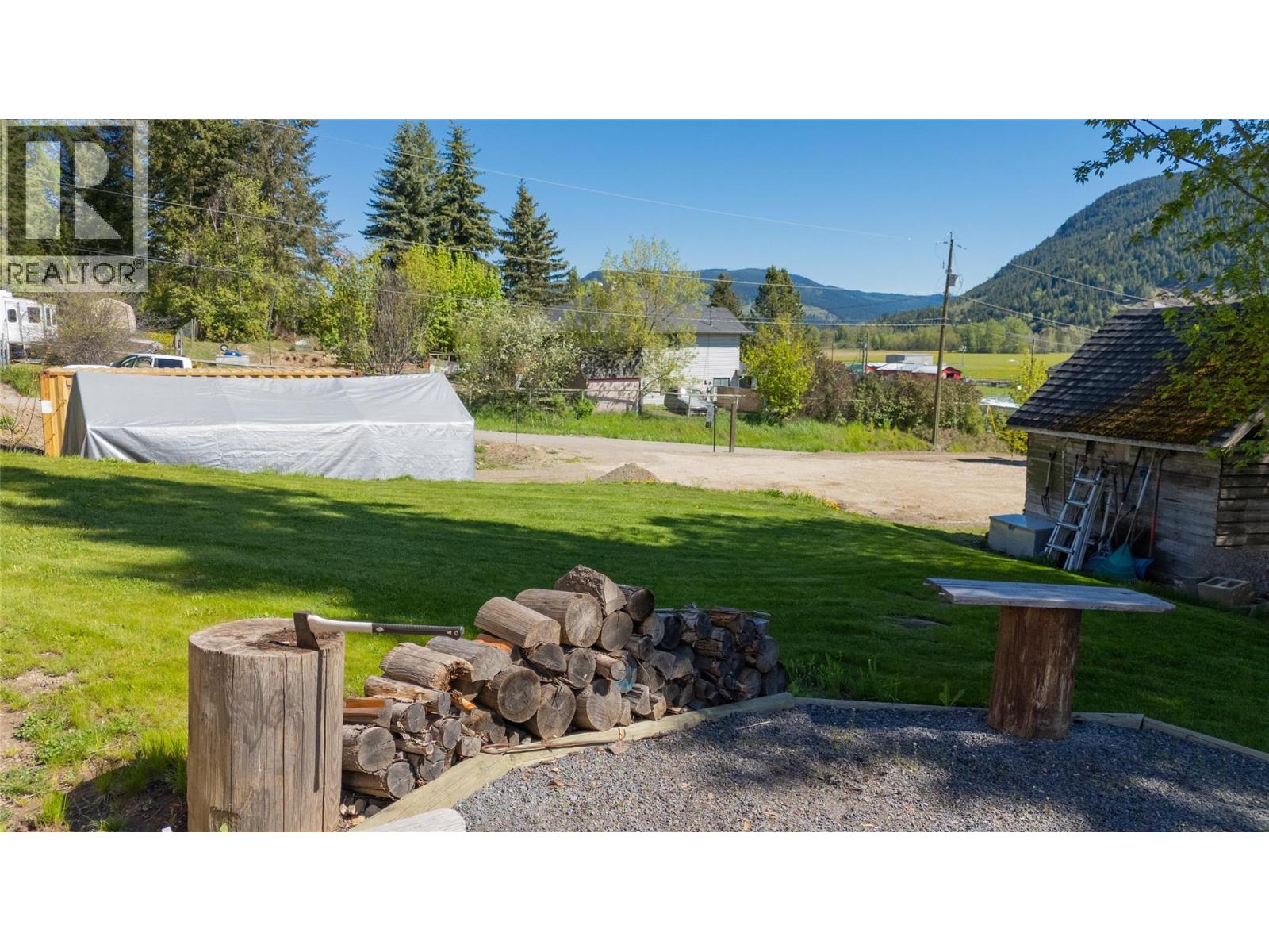 2506 Shuswap Avenue - 45