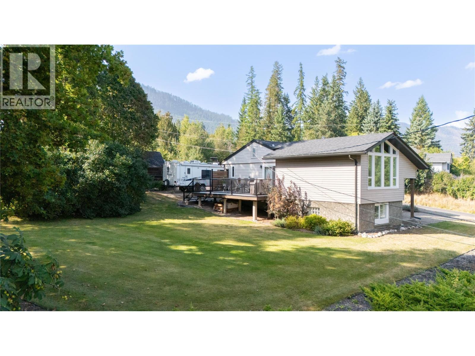 2506 Shuswap Avenue - 46
