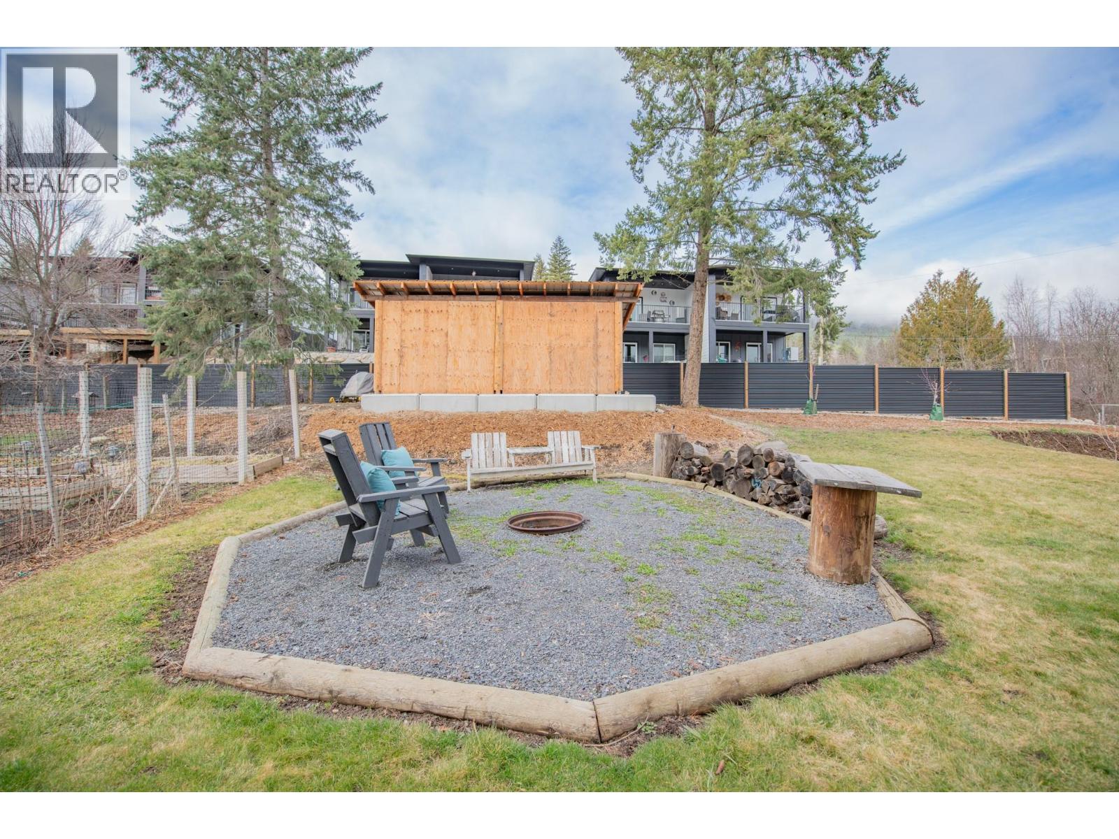2506 Shuswap Avenue - 47