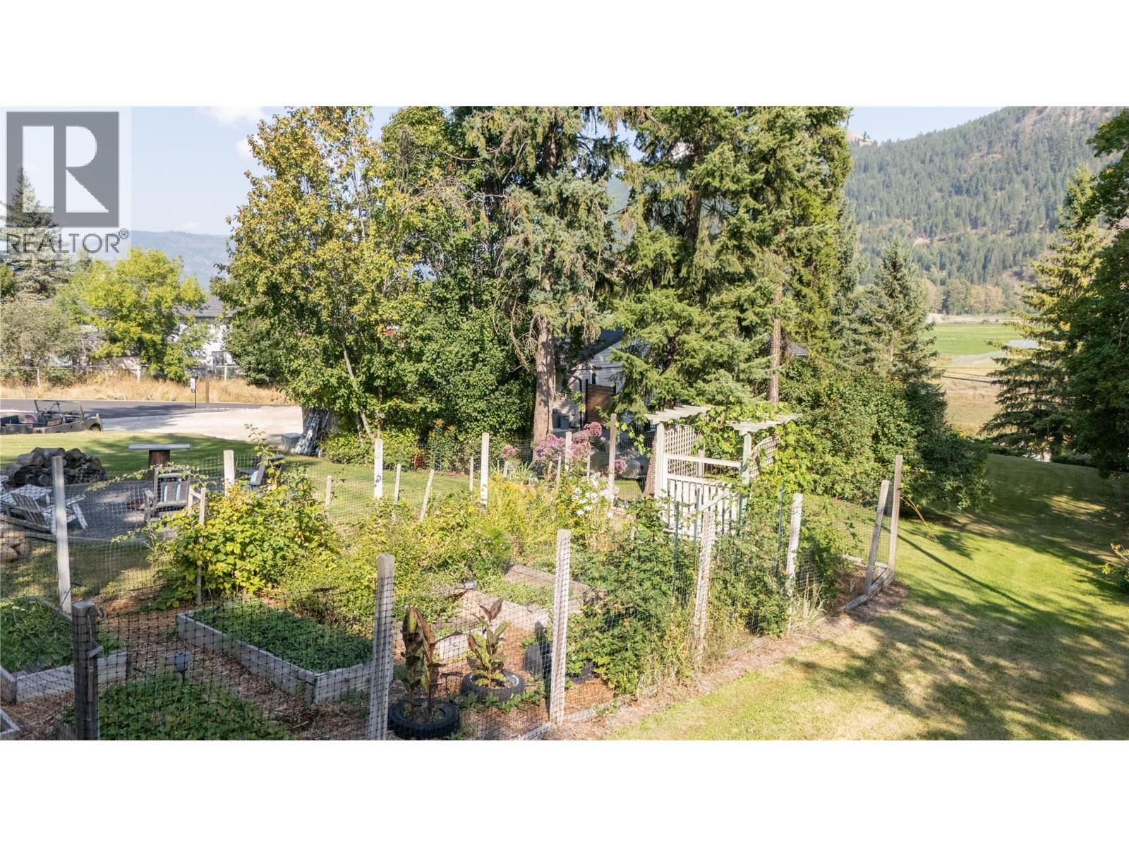 2506 Shuswap Avenue - 49