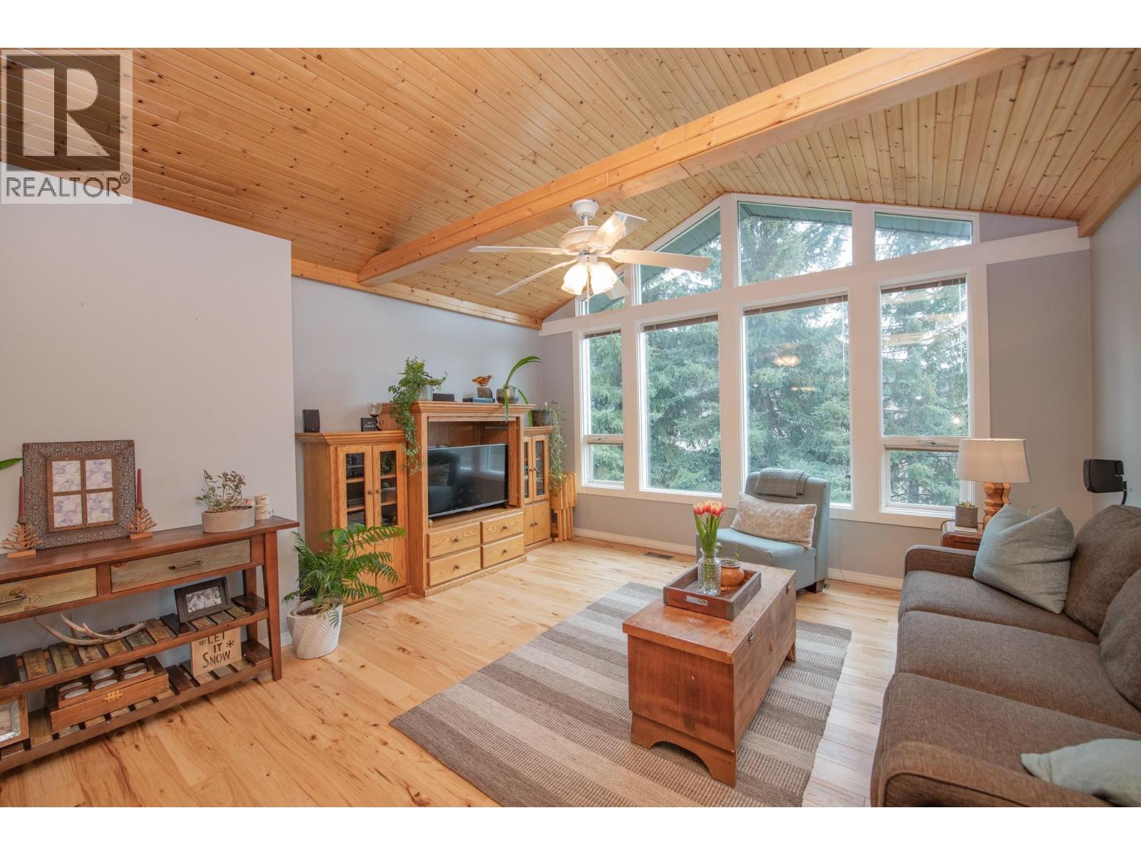 2506 Shuswap Avenue - 5